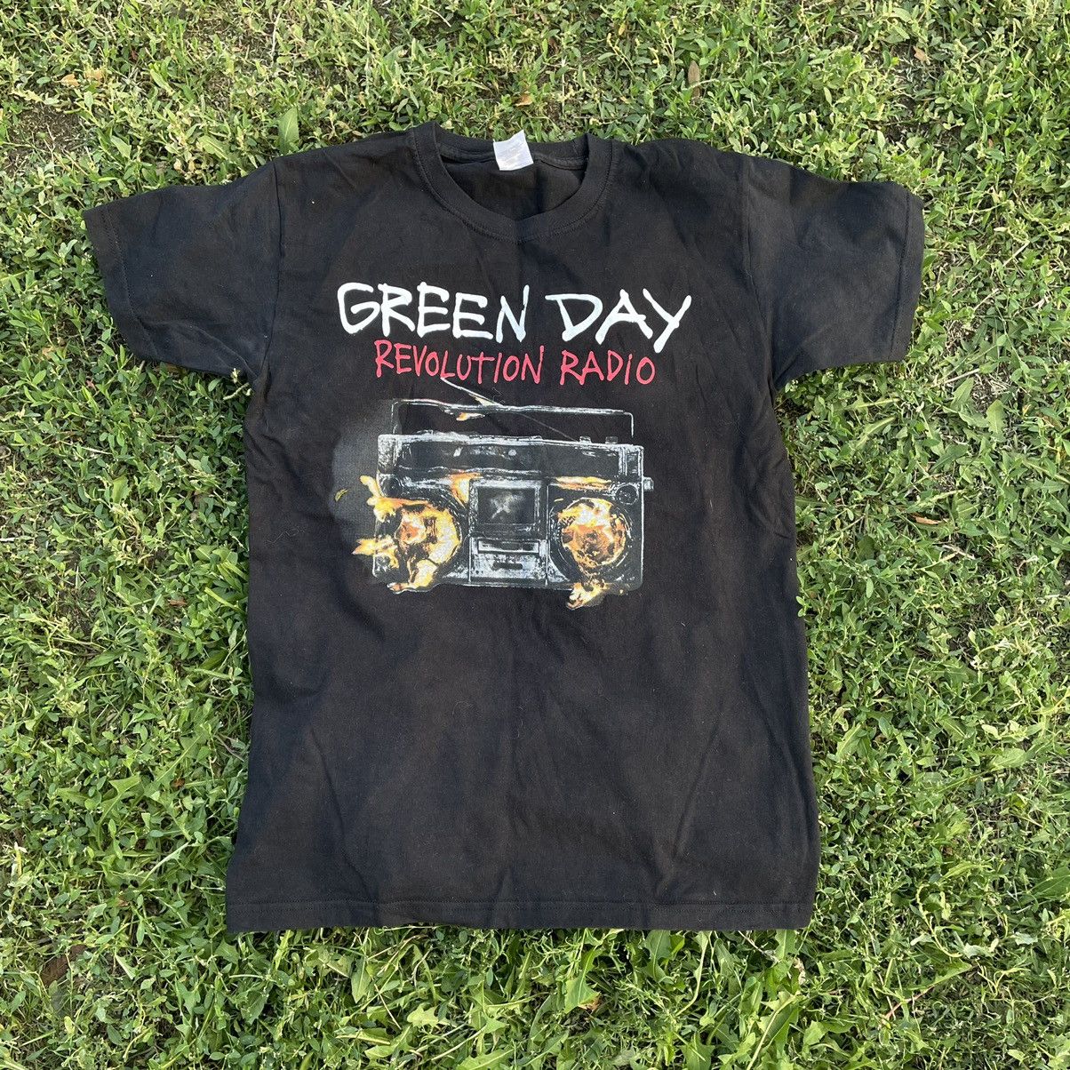 Vintage Vintage Y2K Green Day Revolution Radio Band Tee Grunge S Size US S / EU 44-46 / 1 - 1 Thumbnail