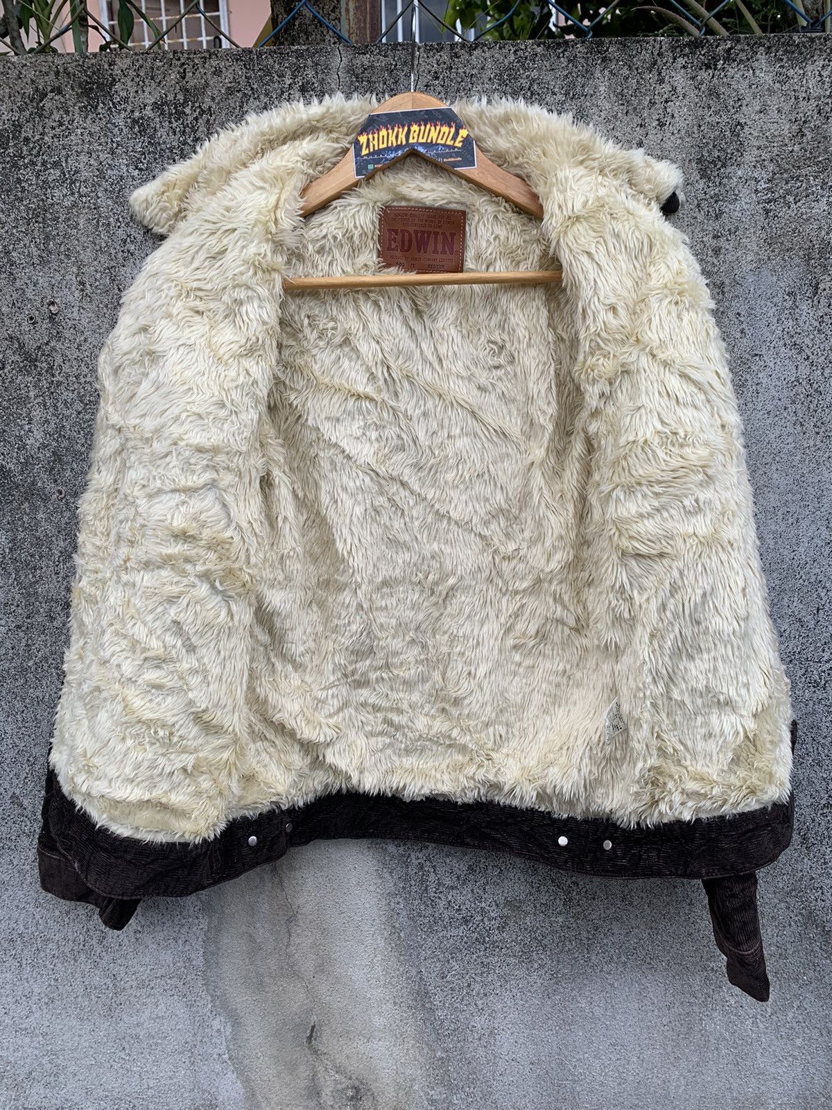 Edwin × Japanese Brand VINTAGE EDWIN COLDUROY TRUCKER JACKET FAUX FUR LINING Size US M / EU 48-50 / 2 - 4 Thumbnail