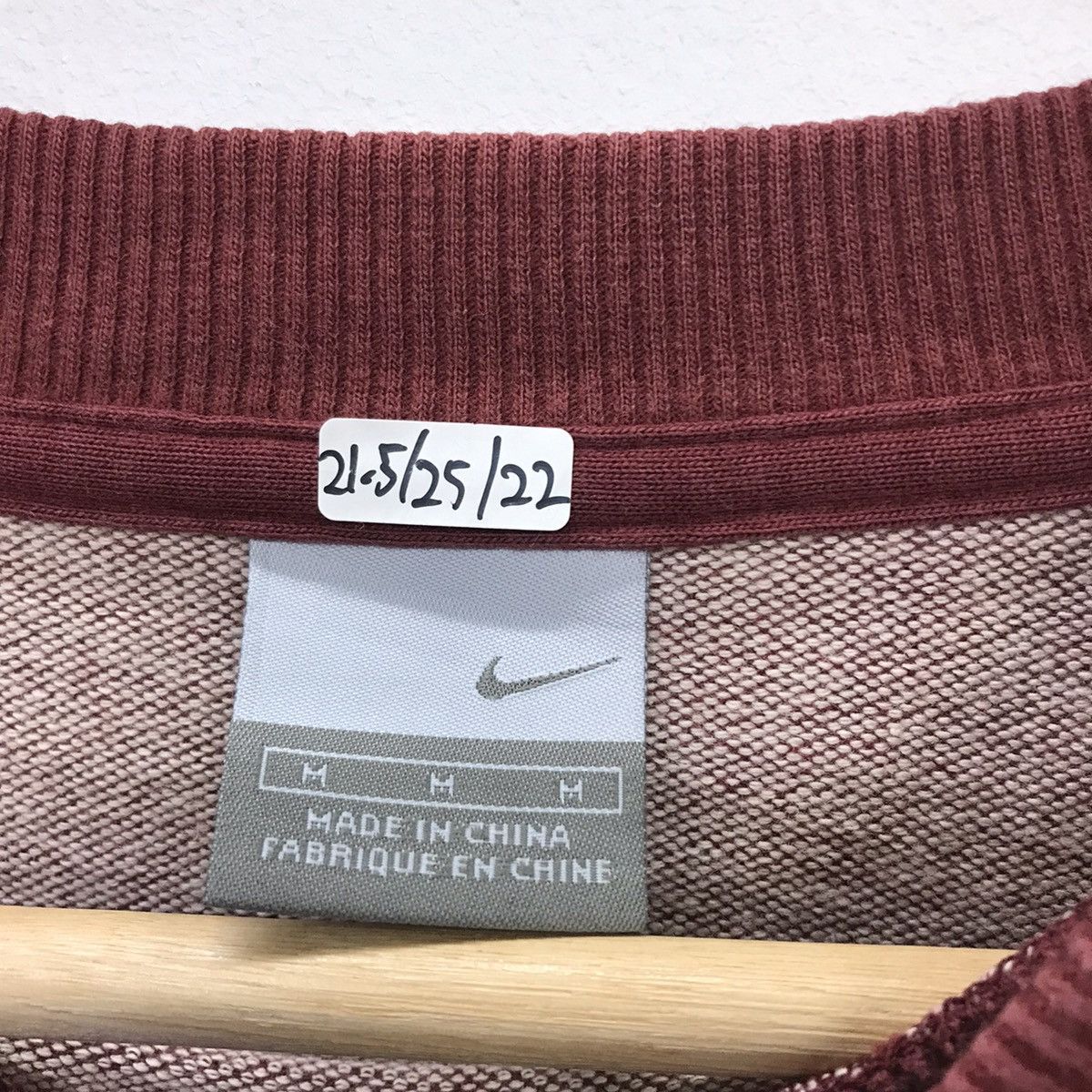Nike Vintage Nike Sweatshirt CrewNeck Embroidered Size US M / EU 48-50 / 2 - 11 Thumbnail