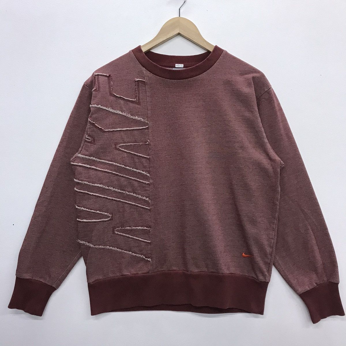 Nike Vintage Nike Sweatshirt CrewNeck Embroidered Size US M / EU 48-50 / 2 - 2 Thumbnail