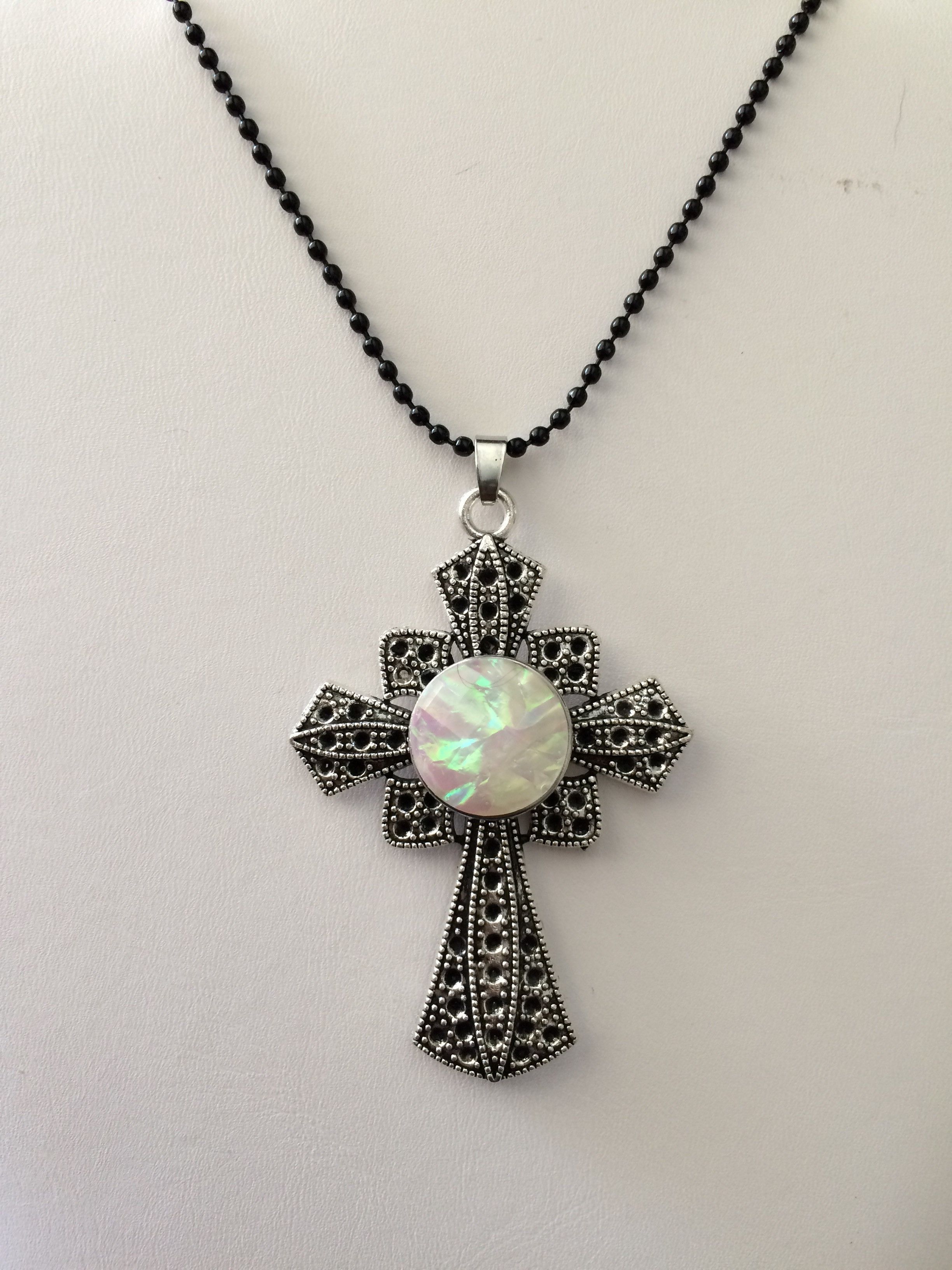 Jewelry × Vintage Cross Chunk Button Tibetan silver Pendant Necklace - White Size ONE SIZE - 1 Thumbnail