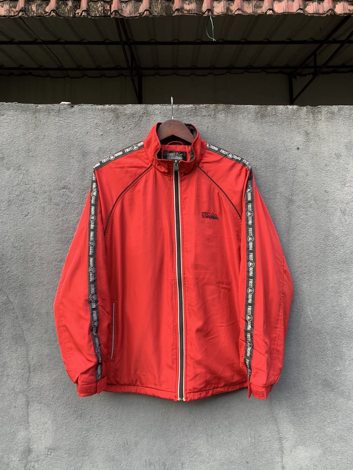 Japanese Brand 👹FIRST DOWN USA Beautiful Red Outdoor Jacket Size US L / EU 52-54 / 3 - 1 Thumbnail