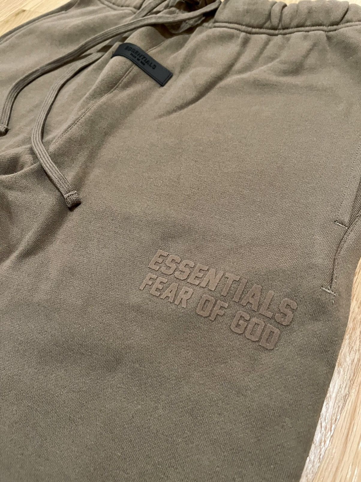 Essentials Fear of God Essentials Sweatpants Wood SS22 size XXL Size US 38 / EU 54 - 5 Thumbnail
