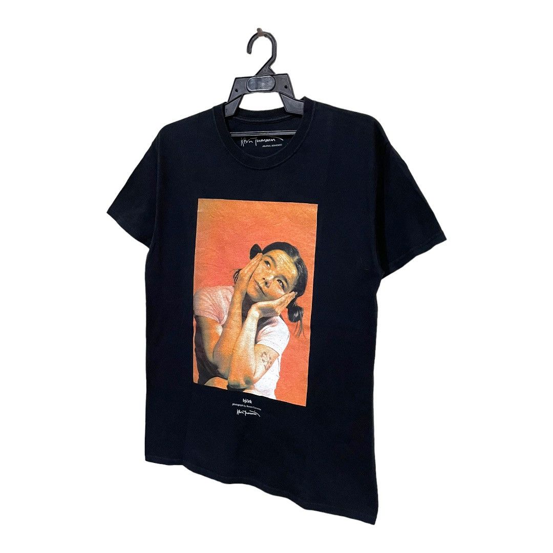 Kevin Cummins björk photo tee - BLACK LL 🔥Bjork Photo By Photographer Kevin Cummins Tee
