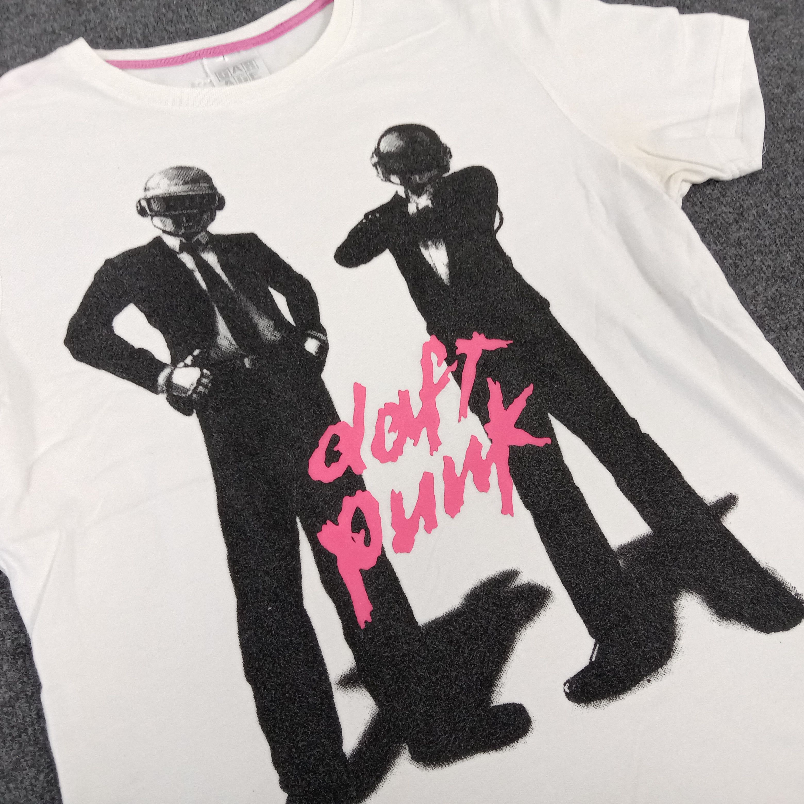 Band Tees Daft Punk Electronic Duo Music Tshirt Size US M / EU 48-50 / 2 - 2 Thumbnail