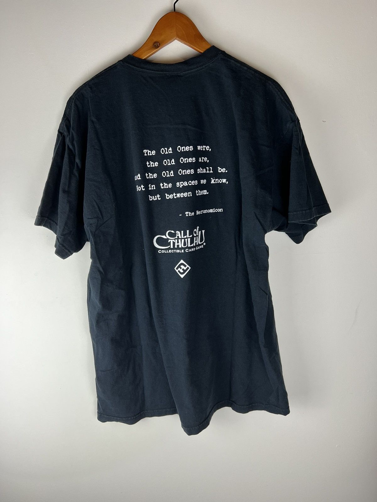 Vintage Vintage call of Cthulhu servitor trading card game tee Size US XXL / EU 58 / 5 - 2 Thumbnail