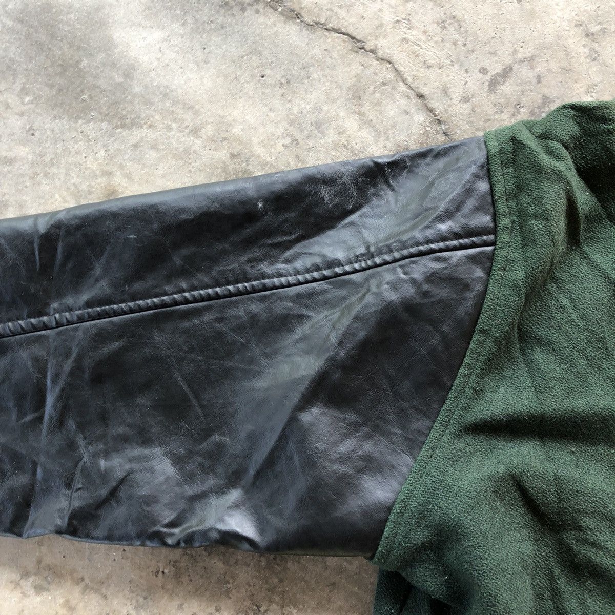Vintage 🔥Distress🔥🇺🇸Award USA Sleeves Leather Wool Varsity Jacket Size US M / EU 48-50 / 2 - 12 Thumbnail