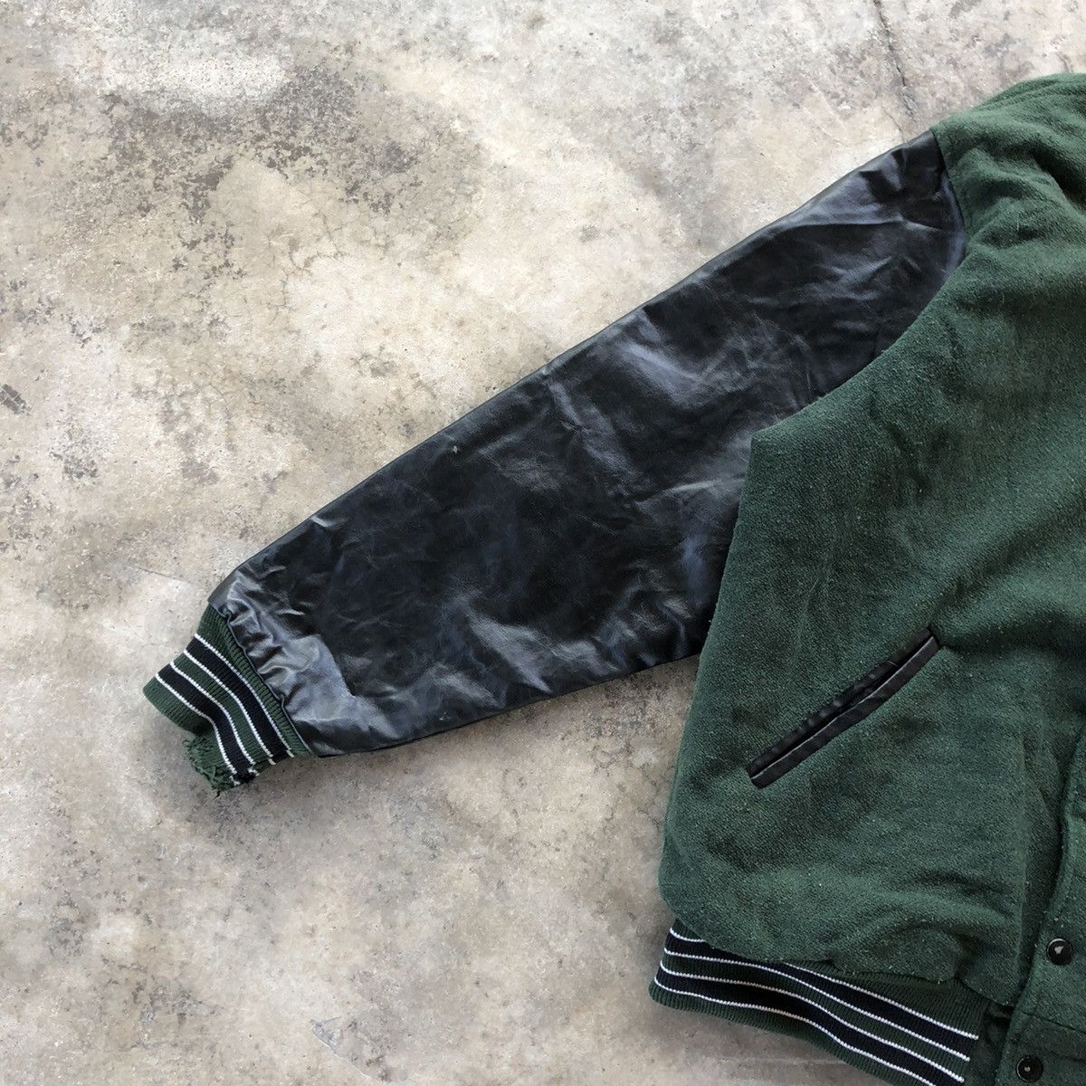 Vintage 🔥Distress🔥🇺🇸Award USA Sleeves Leather Wool Varsity Jacket Size US M / EU 48-50 / 2 - 7 Thumbnail