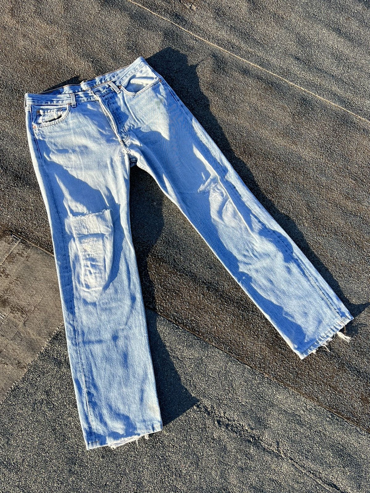 Levi's × Levi's Vintage Clothing × Vintage Vintage Levi’s 501 Light Blue Distressed Denim Pant Size US 34 / EU 50 - 3 Thumbnail