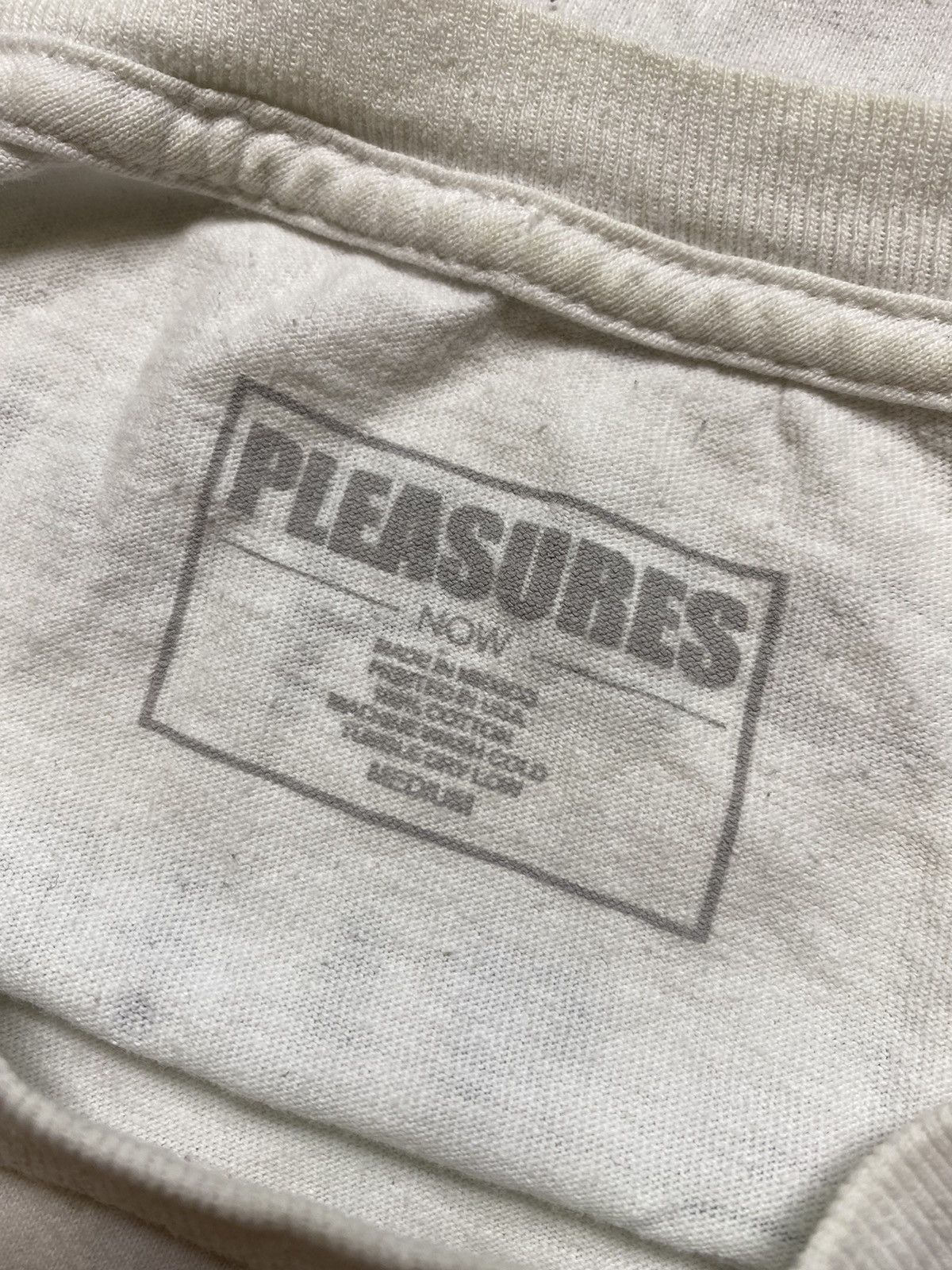 Designer × Pleasures Vintage pleasure tiger 92 euro tour tee Size M y2k brand 92 Size US M / EU 48-50 / 2 - 5 Thumbnail
