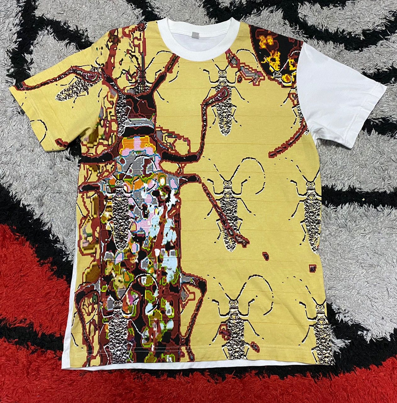 Uniqlo Vintage All Overprinted Tee Crockroach Art Tee Big Screen Size US S / EU 44-46 / 1 - 3 Thumbnail
