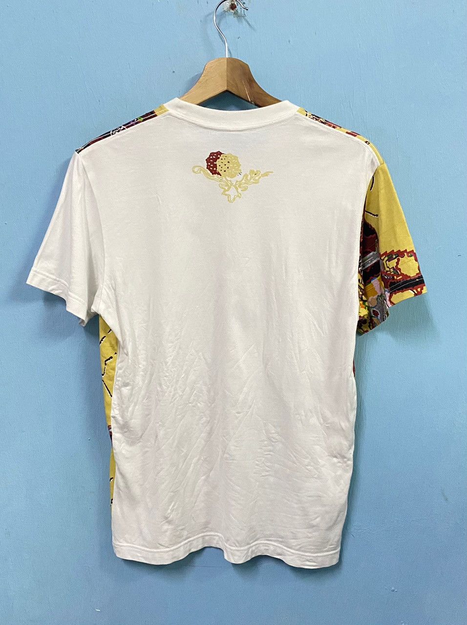Uniqlo Vintage All Overprinted Tee Crockroach Art Tee Big Screen Size US S / EU 44-46 / 1 - 2 Thumbnail