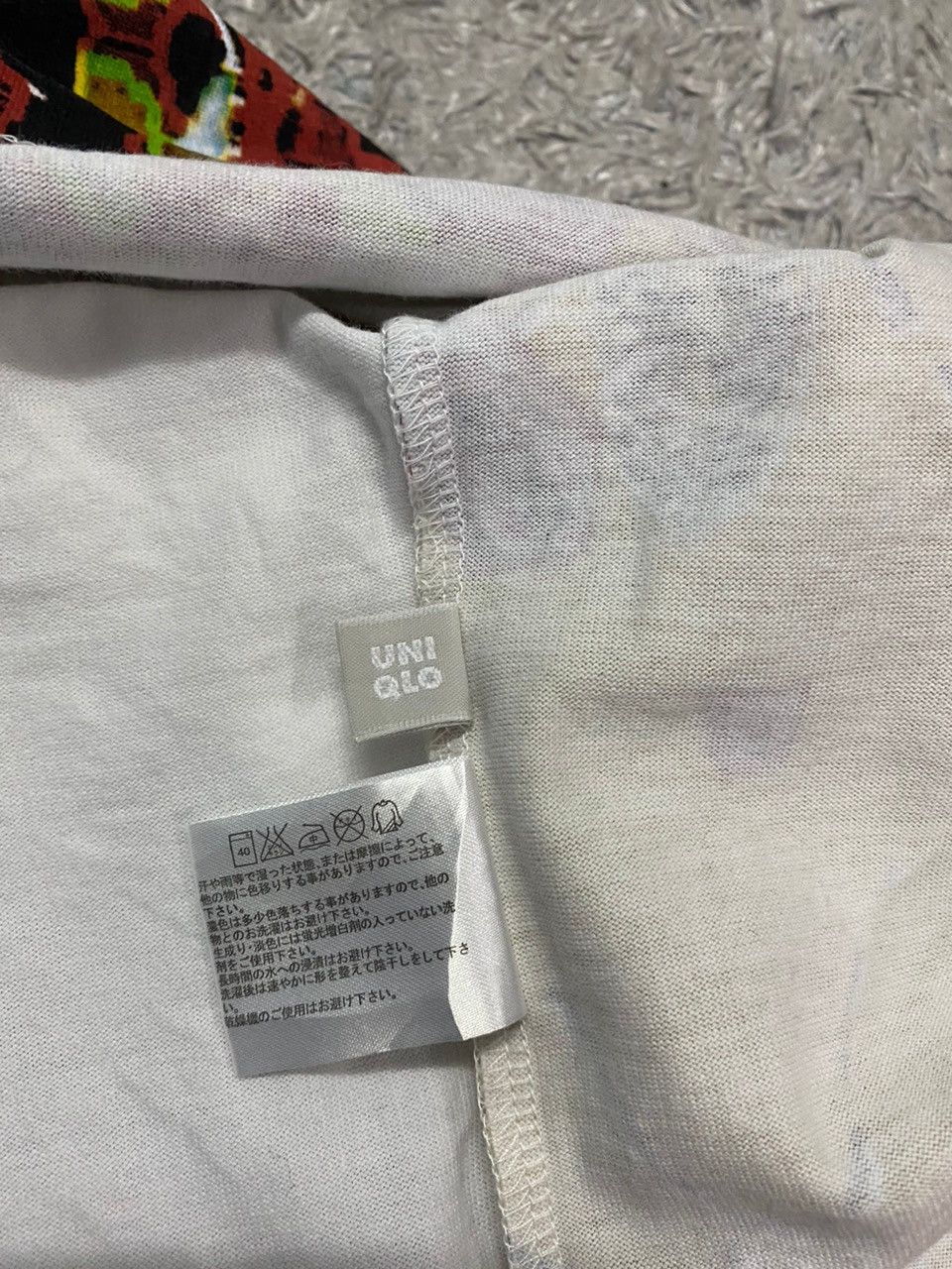 Uniqlo Vintage All Overprinted Tee Crockroach Art Tee Big Screen Size US S / EU 44-46 / 1 - 6 Thumbnail
