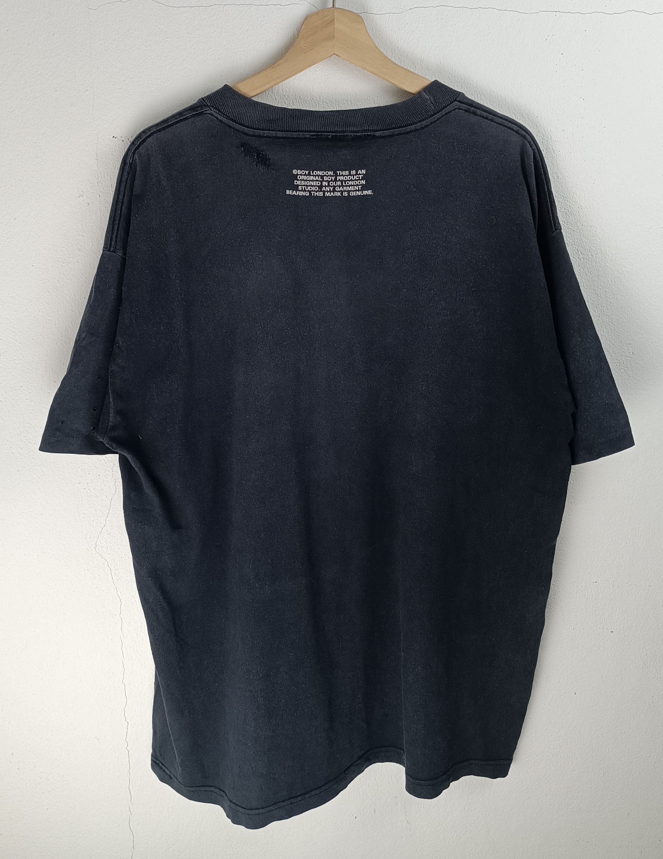 Boy London 🔥RARE🔥VINTAGE 90'S BOY LONDON DISTRESSED BIG LOGO TEE Size US XL / EU 56 / 4 - 4 Thumbnail