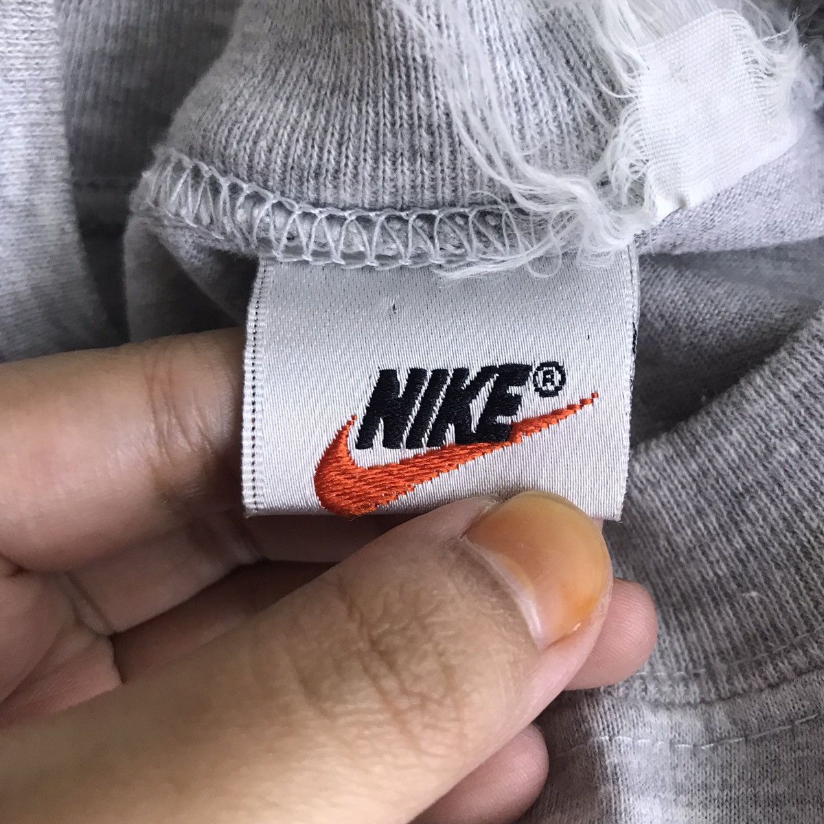 Nike Vintage 90s NIKE AUTHENTIC BASKETBALL Grey T shirt Size US M / EU 48-50 / 2 - 4 Thumbnail