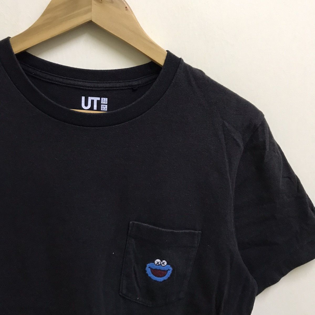 Kaws × Uniqlo KAWS SESAME STREET UNIQLO TSHIRT Size US S / EU 44-46 / 1 - 4 Thumbnail
