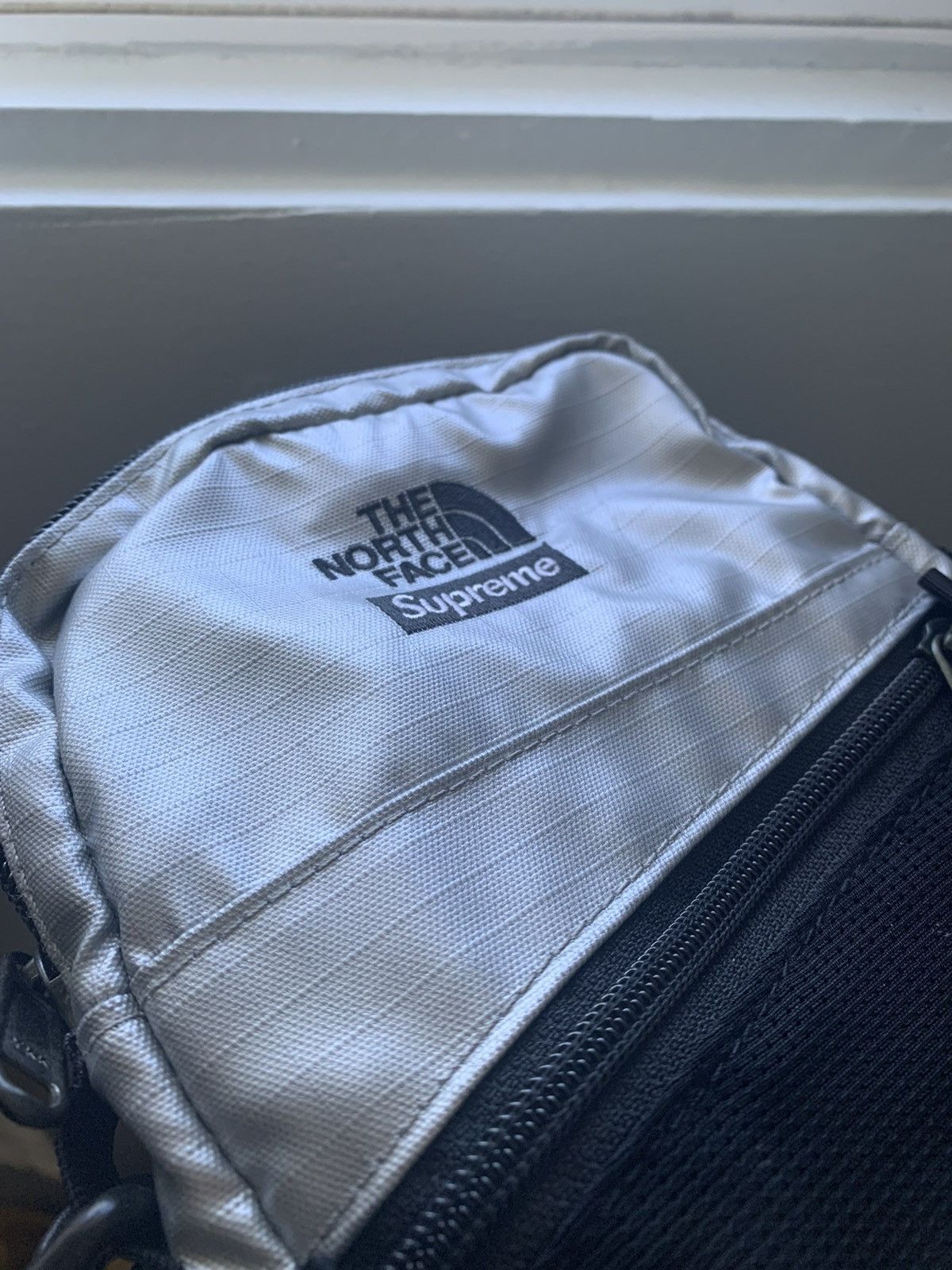 Supreme × The North Face Supreme The North Face Metallic Shoulder Bag Silver Size ONE SIZE - 4 Thumbnail