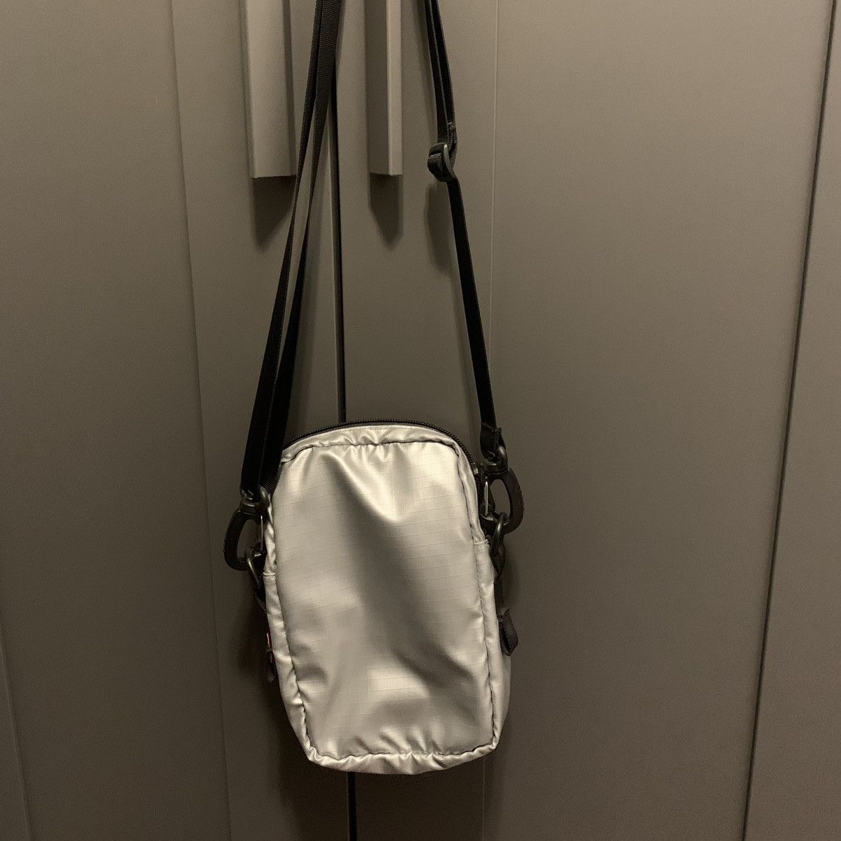 Supreme × The North Face Supreme The North Face Metallic Shoulder Bag Silver Size ONE SIZE - 2 Thumbnail