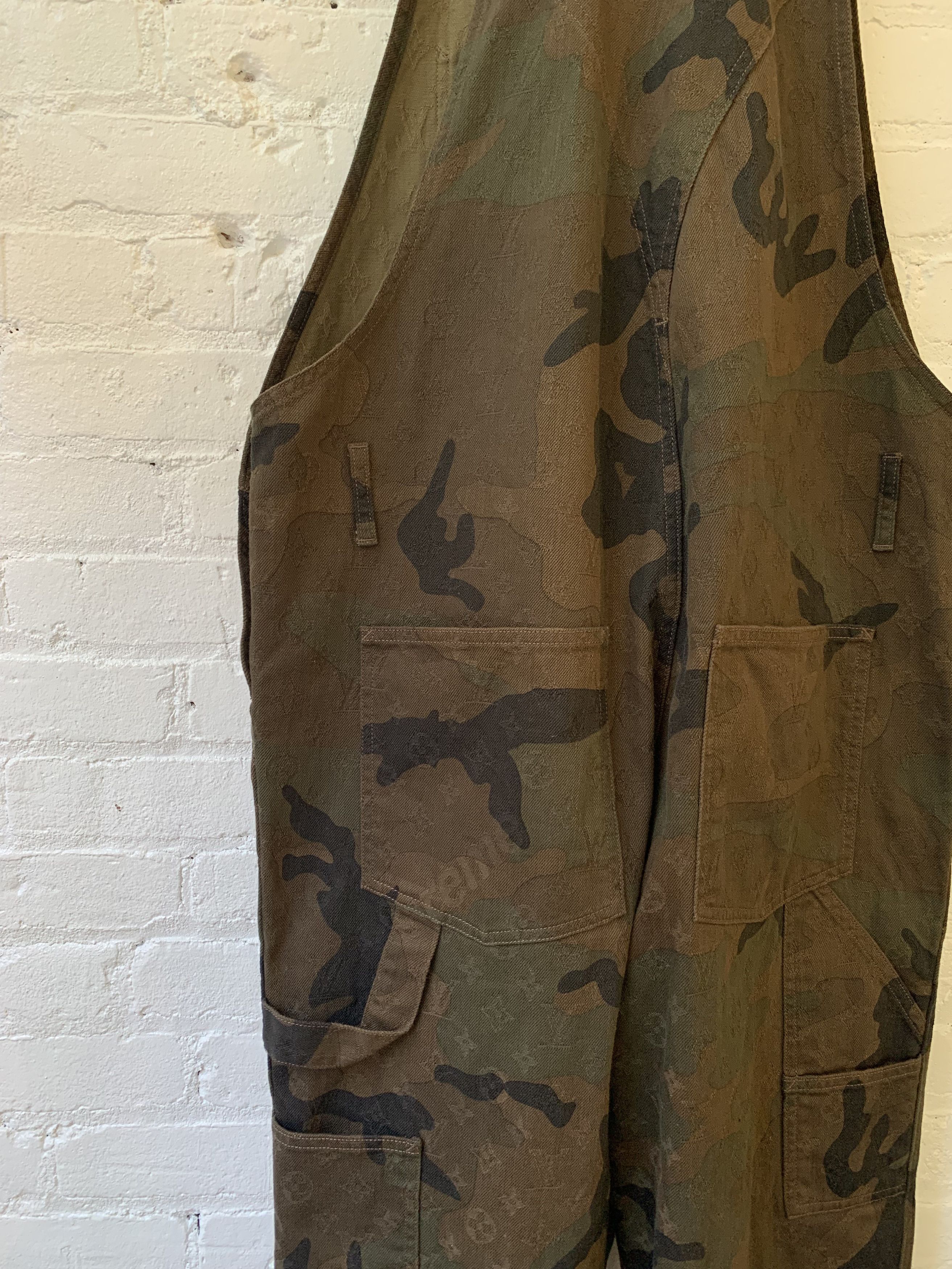 Louis Vuitton × Supreme Louis Vuitton SUPREME CAMO 2017 LV LIMITED JUMPSUIT OVER-ALL Size US 32 / EU 48 - 4 Thumbnail