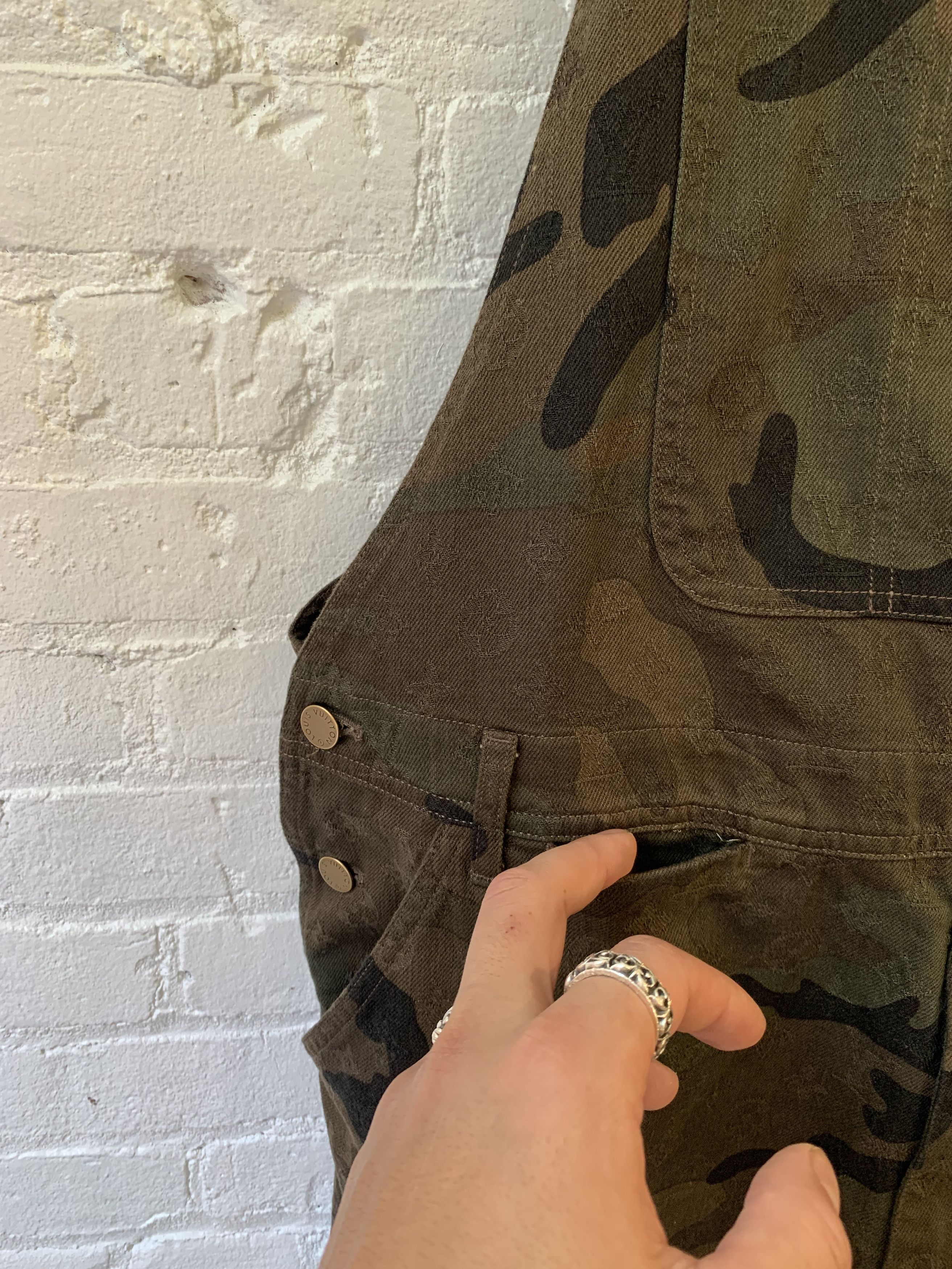 Louis Vuitton × Supreme Louis Vuitton SUPREME CAMO 2017 LV LIMITED JUMPSUIT OVER-ALL Size US 32 / EU 48 - 10 Thumbnail