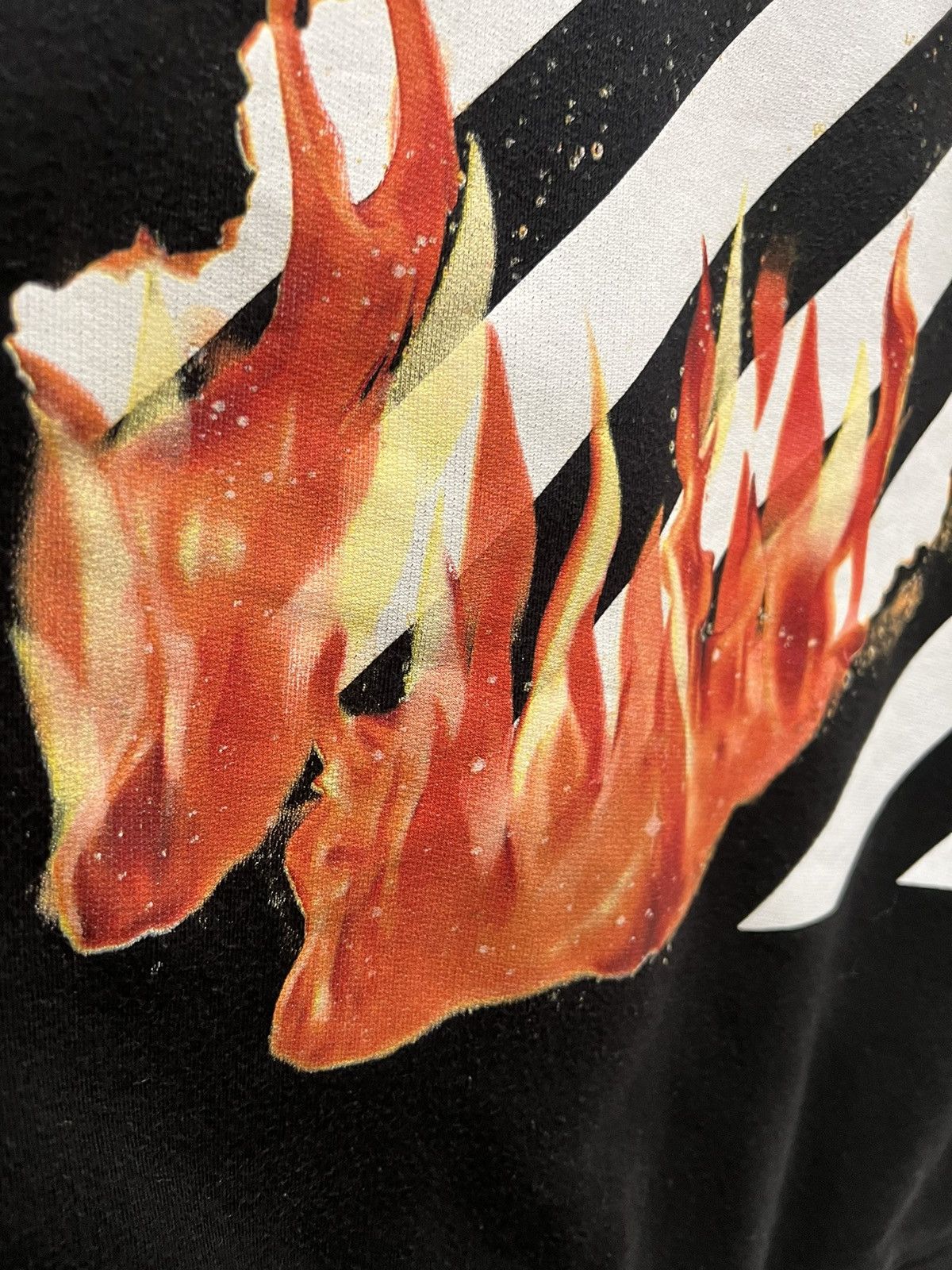 Off-White Off White Diagonal Fire Hands Crewneck Size US XL / EU 56 / 4 - 6 Thumbnail