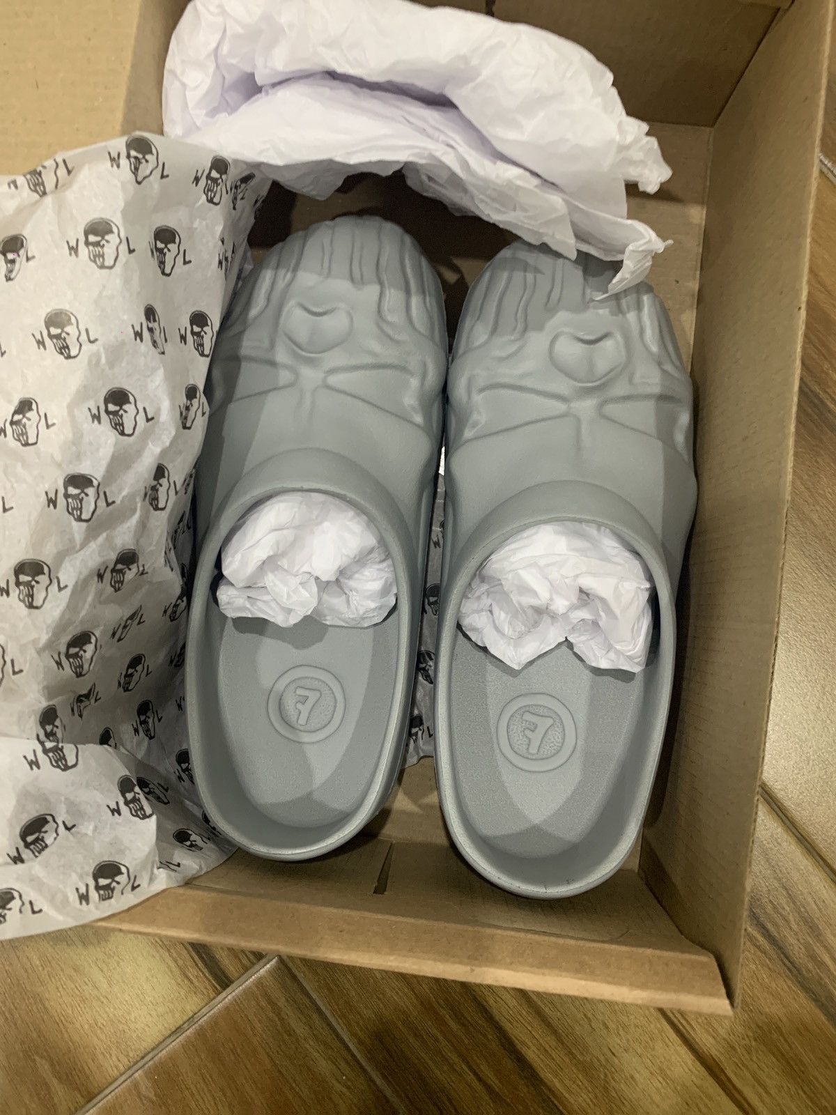 Warren Lotus obligatory foam slides bone size 13 men’s exc condition skull front Warren Lotas Warren Lotas Obligatory Foam Shoe (Skull) | Grailed main image 4