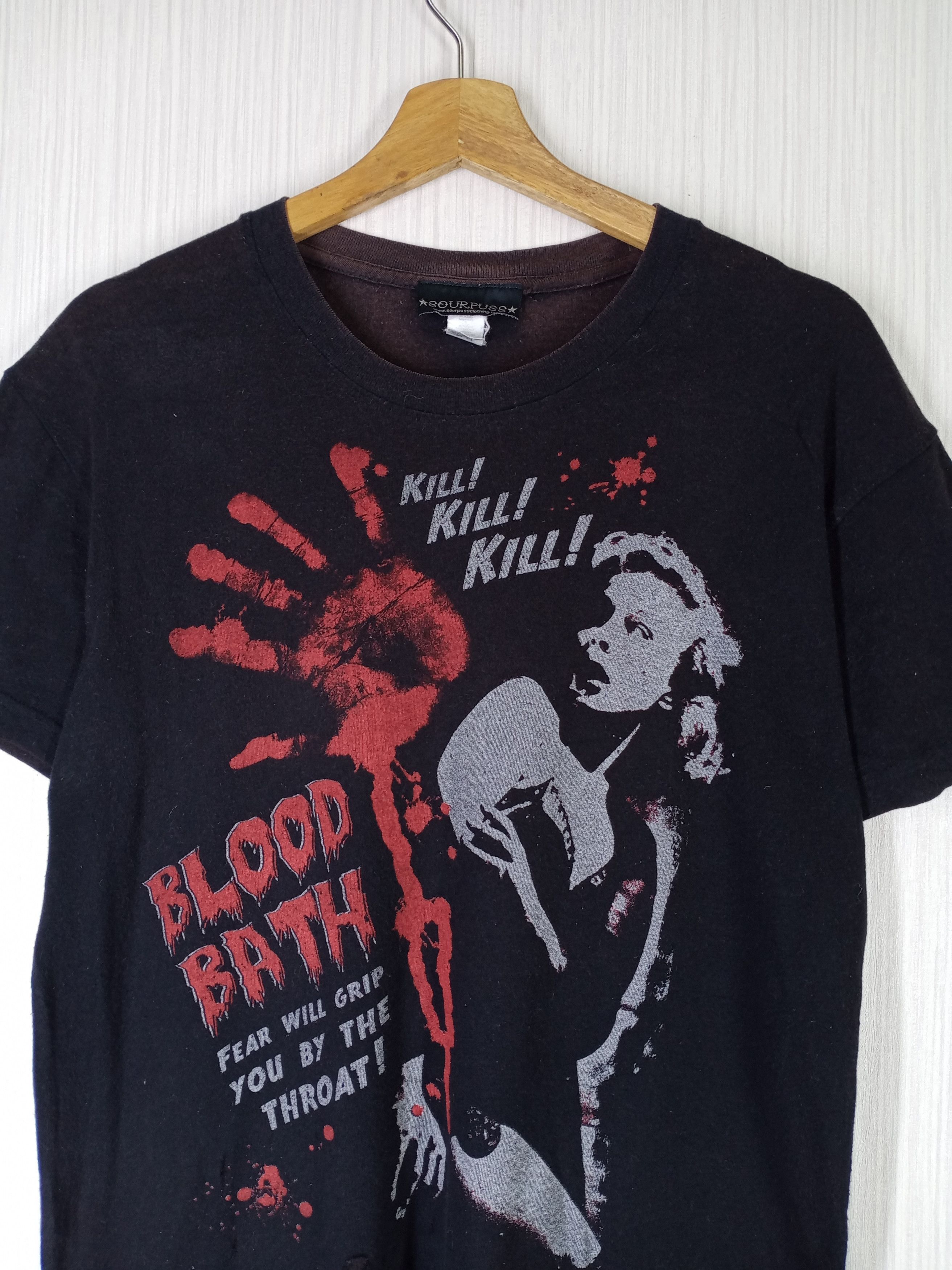 Expert Horror Rare Vintage Blood Bath Horror Movie Tshirt Size US M / EU 48-50 / 2 - 2 Thumbnail
