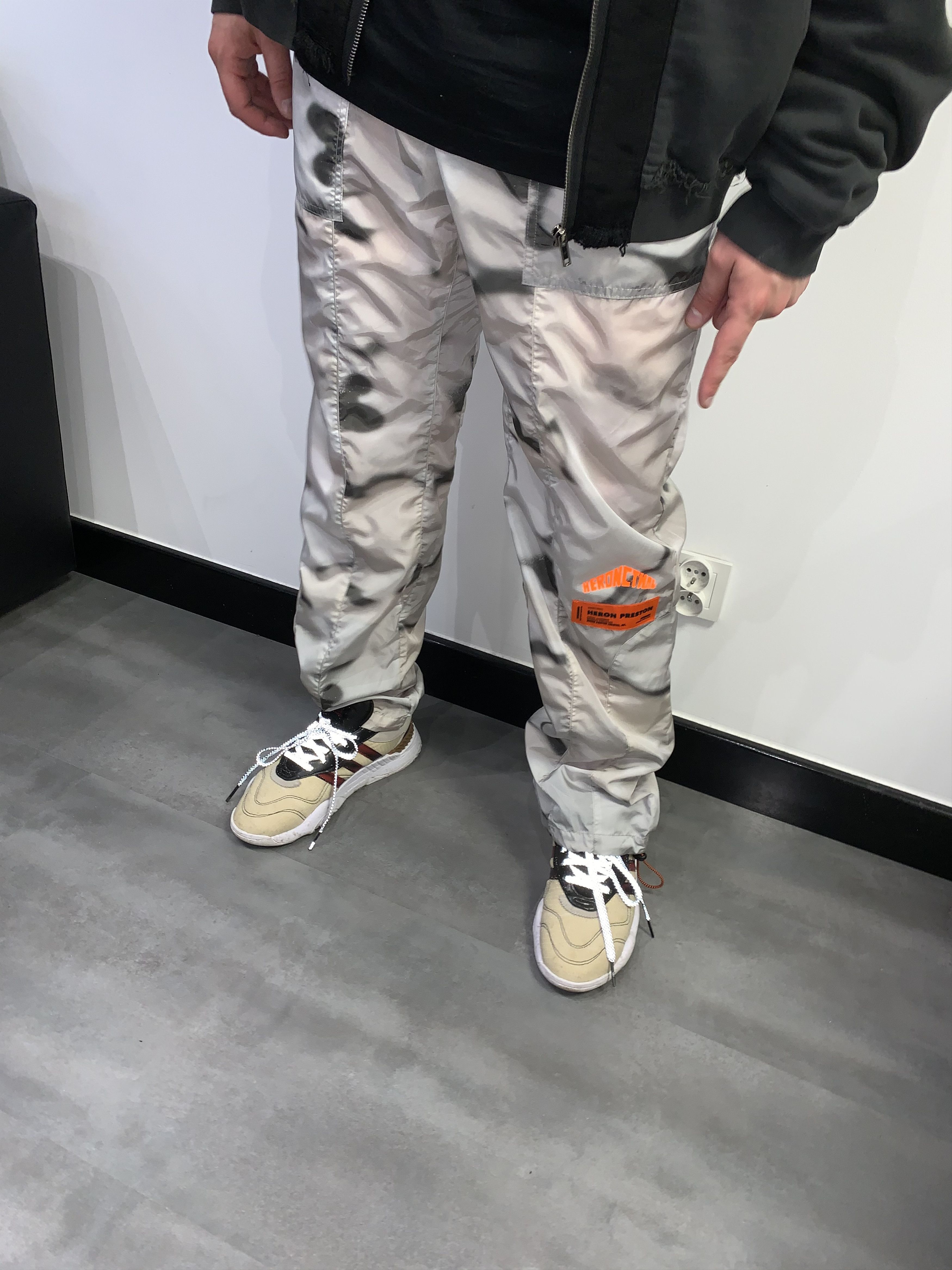 Heron Preston !DS! SS20 Heron Preston Camo Patterned Track Cargo Trousers Size US 34 / EU 50 - 2 Thumbnail