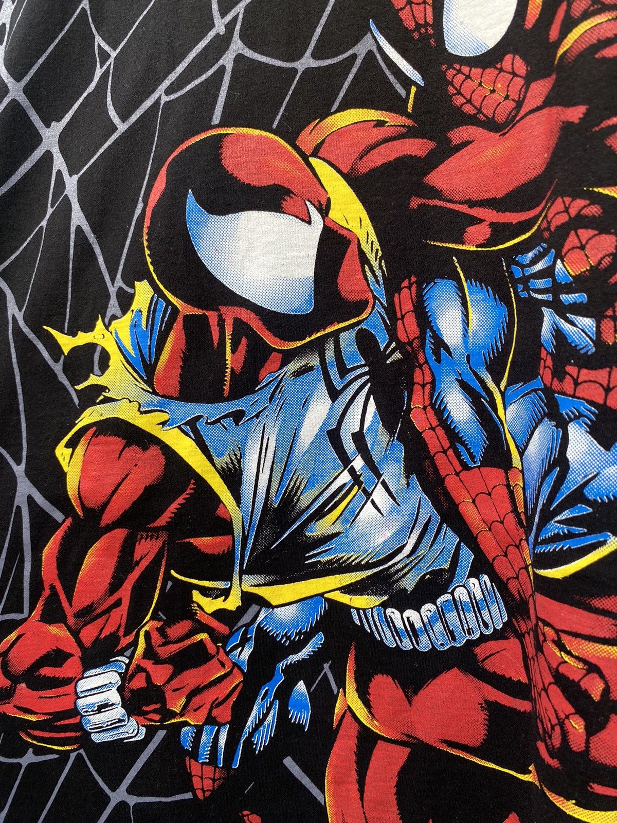 Japanese Brand Vintage Spiderman VS. Scarlet Spider Over Print Size US XL / EU 56 / 4 - 8 Thumbnail