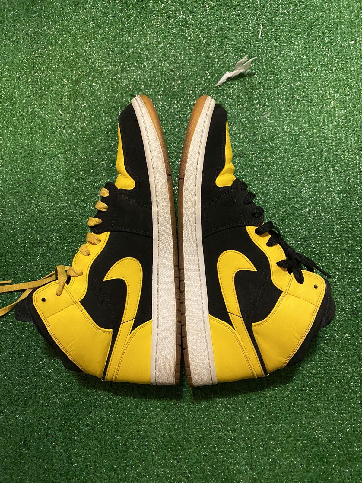 Jordan Brand × Nike Air Jordan 1 Retro Mid 2017 New Love 2017 Size US 12 / EU 45 - 5 Thumbnail