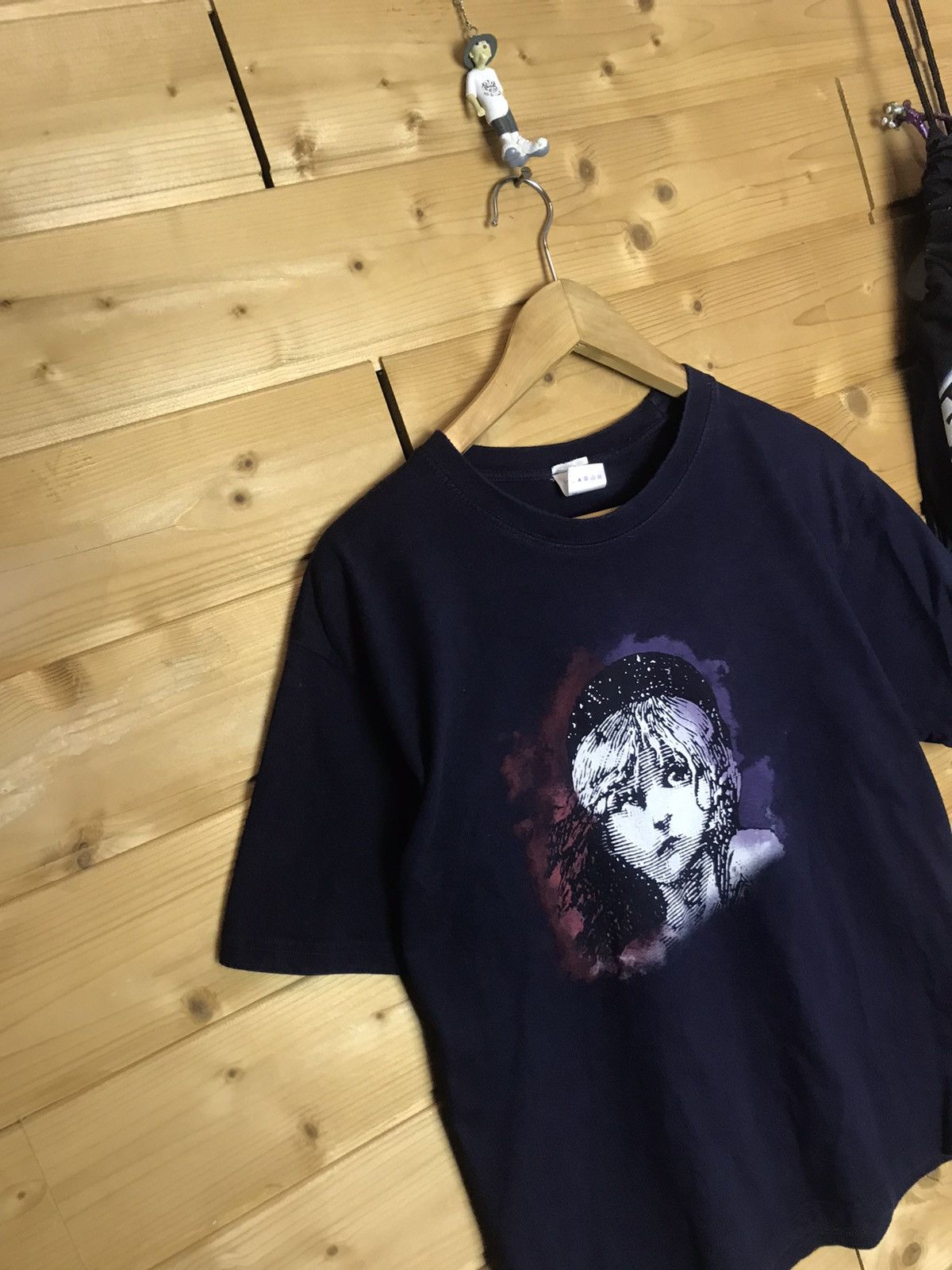 Vintage Vintage 80s Les Miserables London t-shirt Size US M / EU 48-50 / 2 - 2 Thumbnail