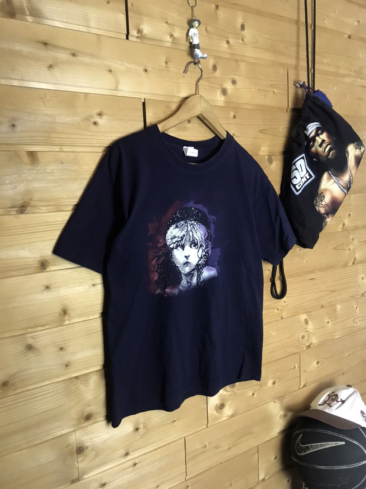 Vintage Vintage 80s Les Miserables London t-shirt Size US M / EU 48-50 / 2 - 1 Thumbnail