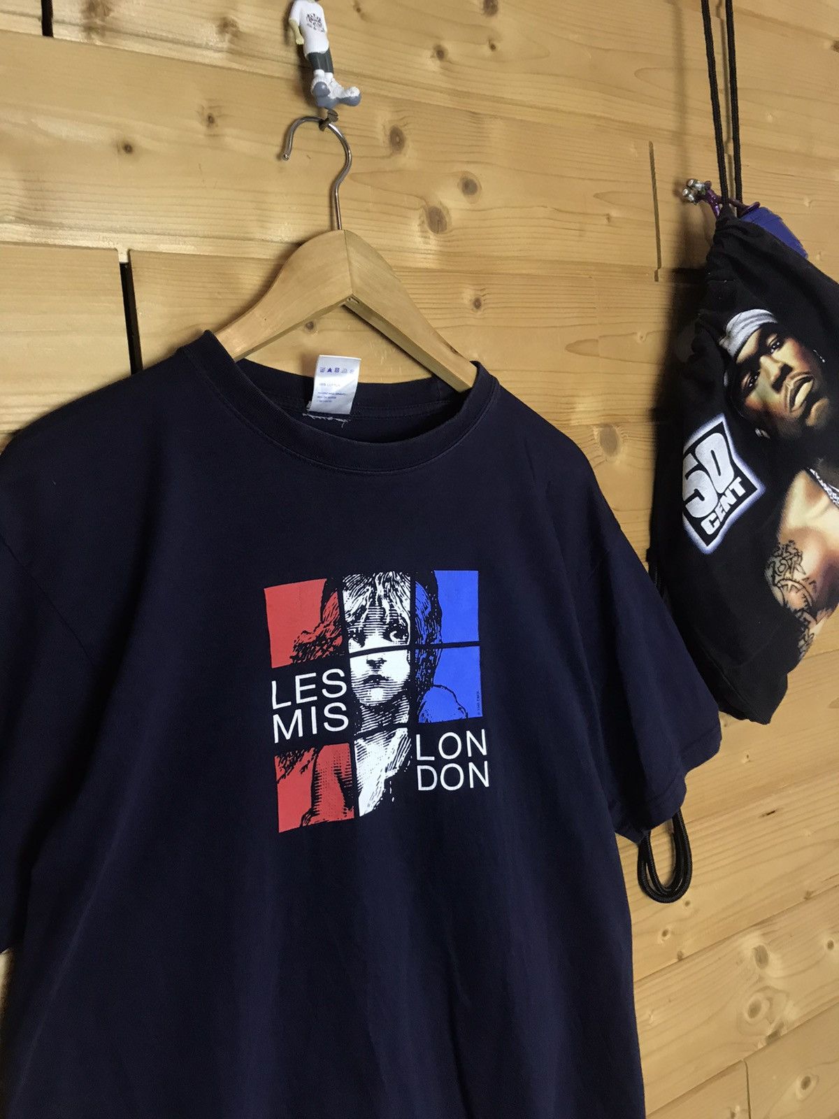 Vintage Vintage 80s Les Miserables London t-shirt Size US M / EU 48-50 / 2 - 3 Thumbnail