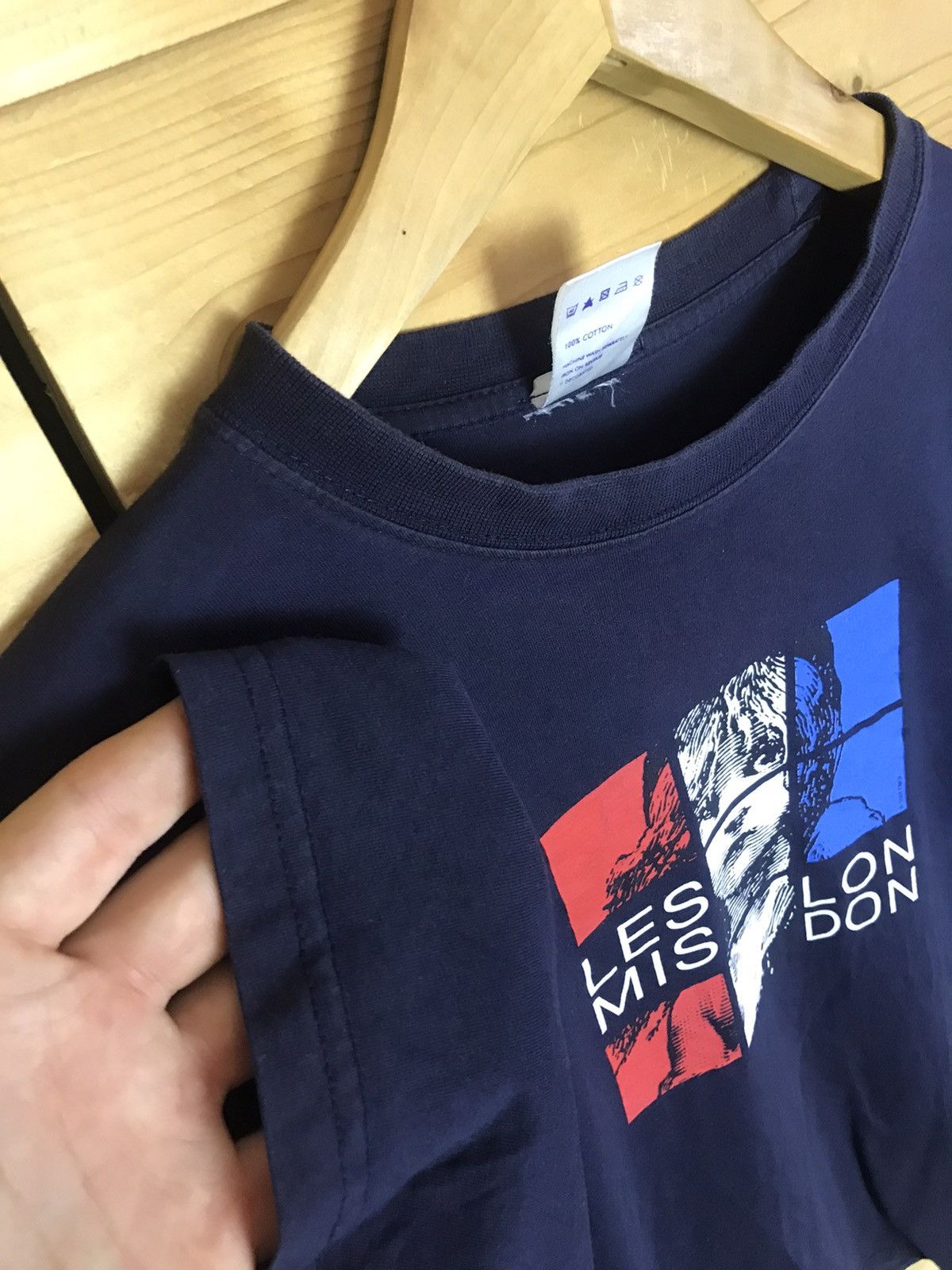 Vintage Vintage 80s Les Miserables London t-shirt Size US M / EU 48-50 / 2 - 6 Thumbnail