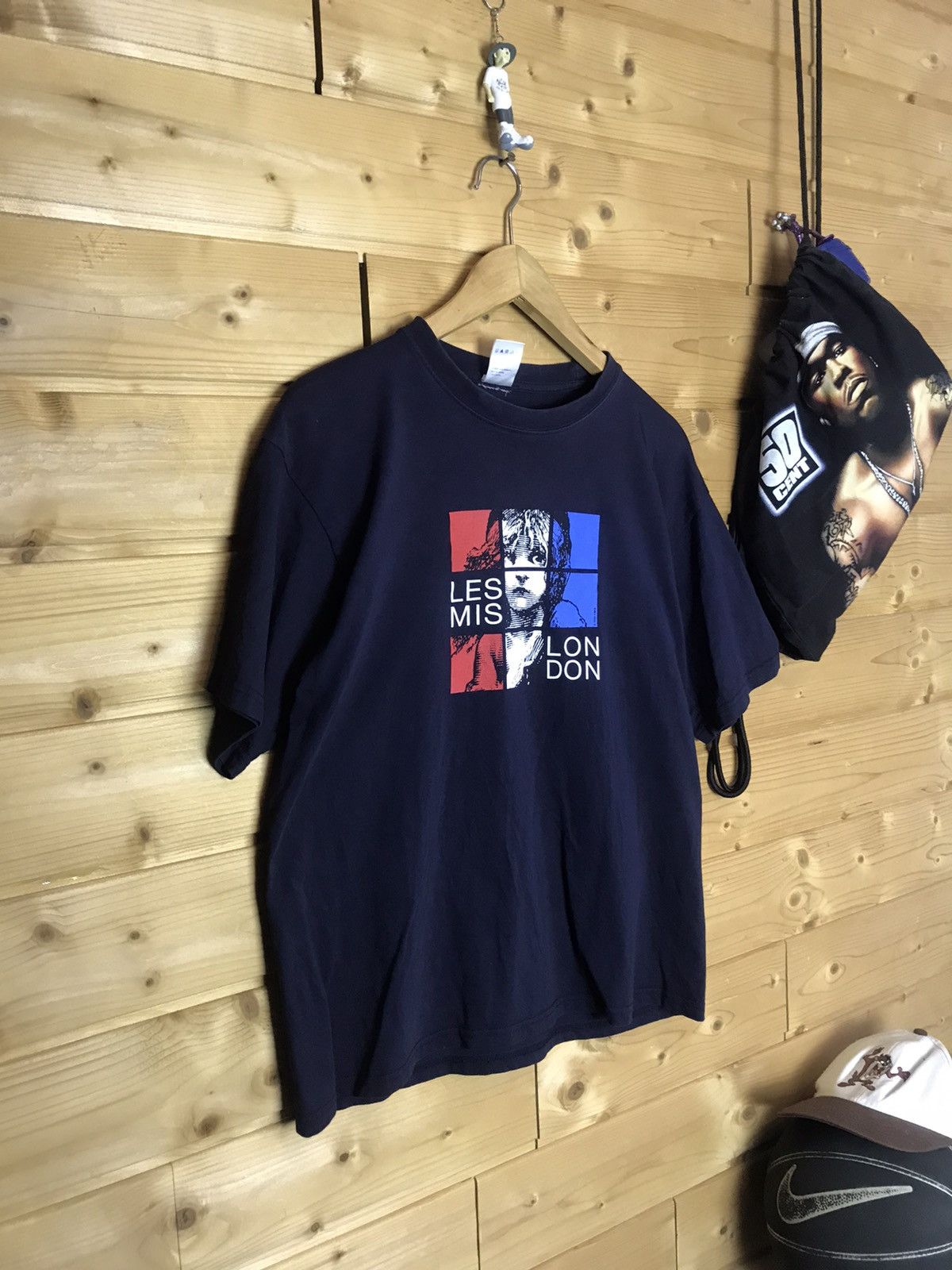 Vintage Vintage 80s Les Miserables London t-shirt Size US M / EU 48-50 / 2 - 1 Thumbnail
