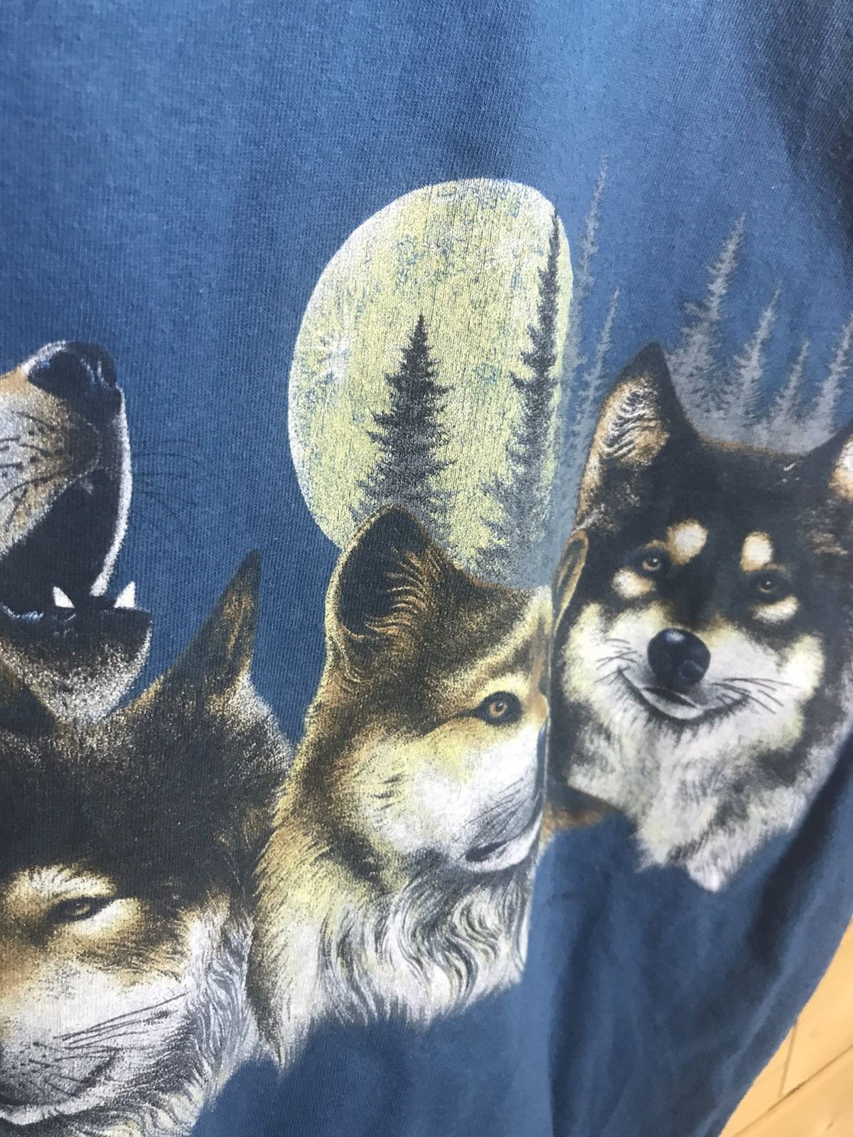 Vintage 1992 Vintage 90’s wolfs single stitch t-shirt Size US XL / EU 56 / 4 - 6 Thumbnail
