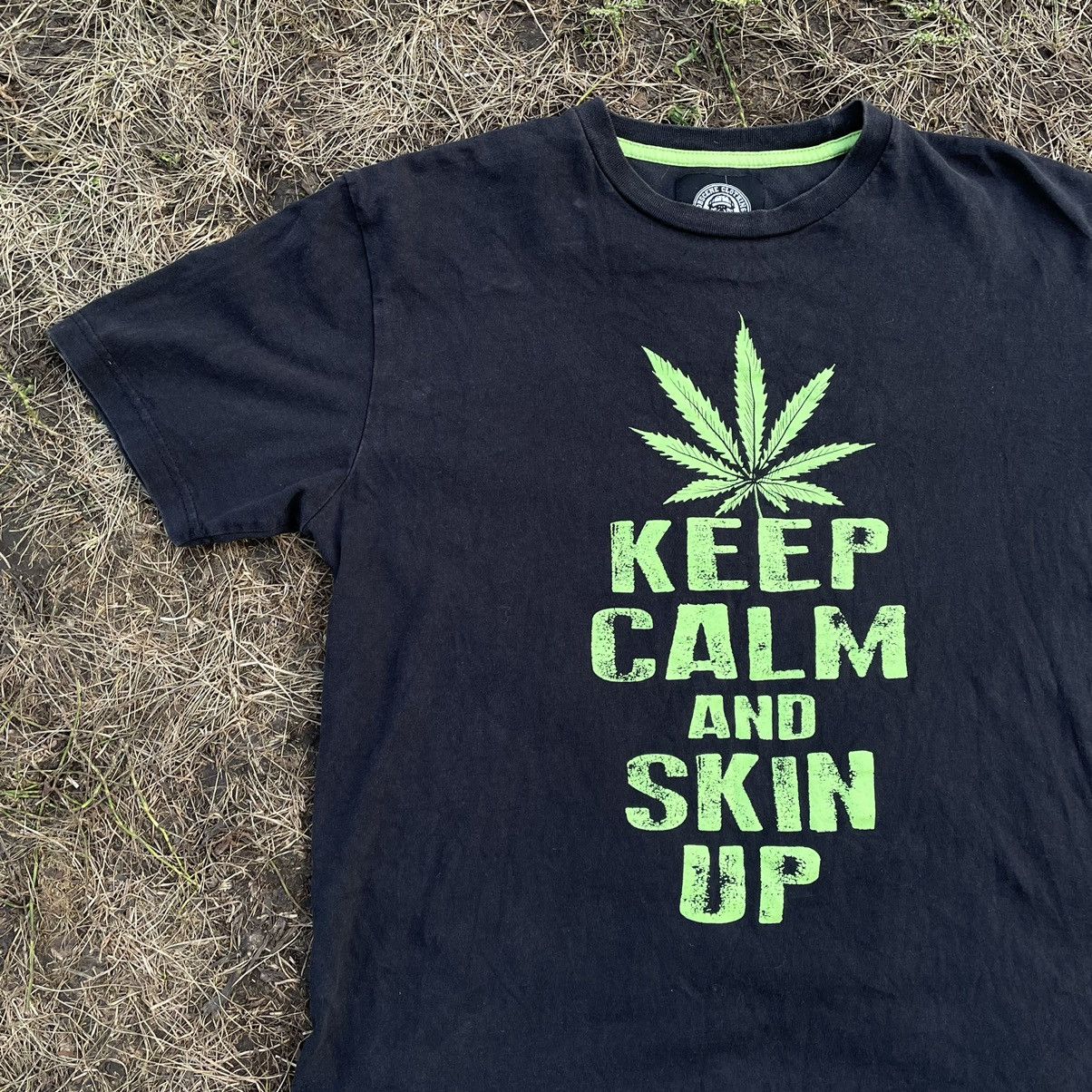 Vintage Vintage 90s Graphic Tee Cannabis Leaf Skate Streetwear S Size US S / EU 44-46 / 1 - 3 Thumbnail