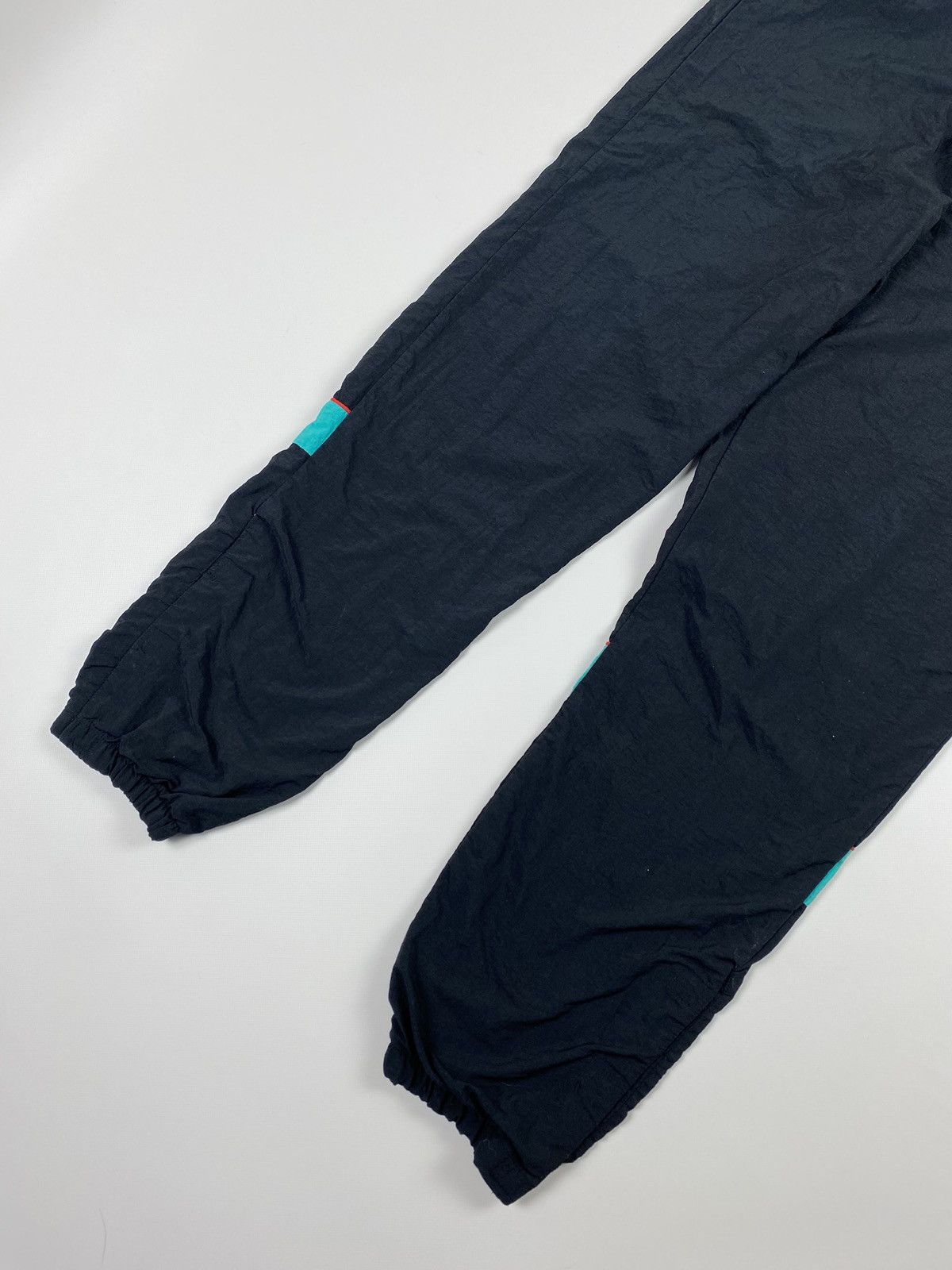 Puma × Vintage Puma International vintage men’s nylon track pants Size US 32 / EU 48 - 5 Thumbnail