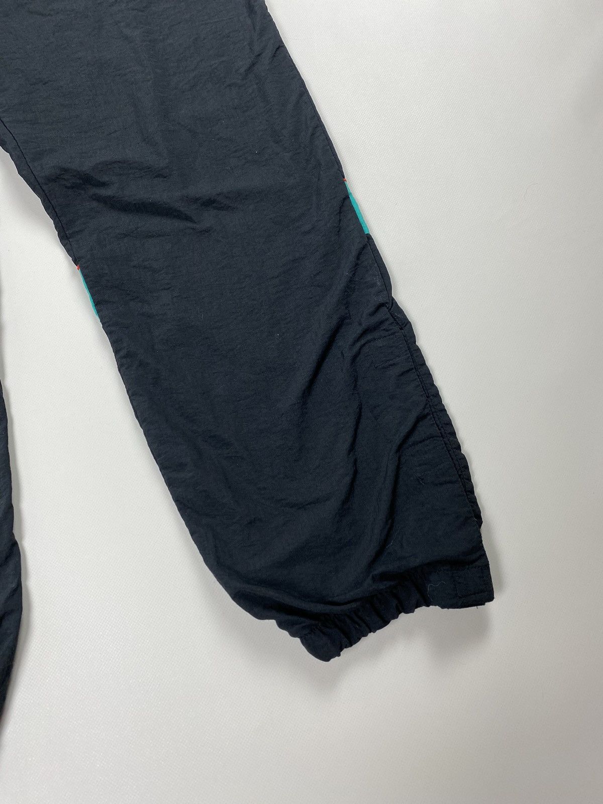 Puma × Vintage Puma International vintage men’s nylon track pants Size US 32 / EU 48 - 10 Thumbnail