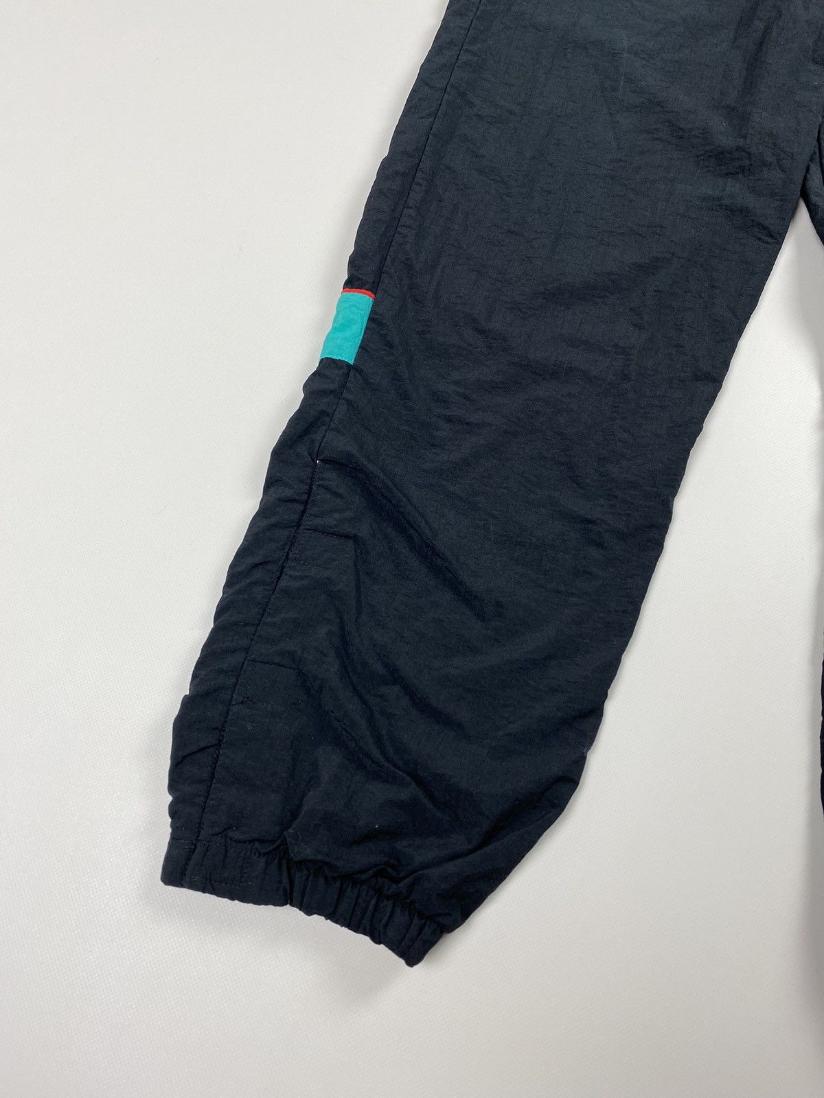Puma × Vintage Puma International vintage men’s nylon track pants Size US 32 / EU 48 - 9 Thumbnail