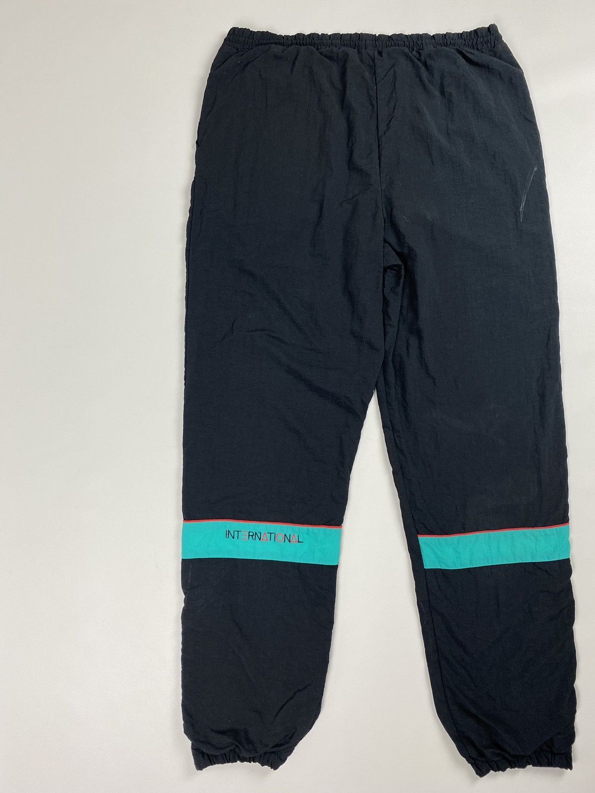 Puma × Vintage Puma International vintage men’s nylon track pants Size US 32 / EU 48 - 16 Thumbnail