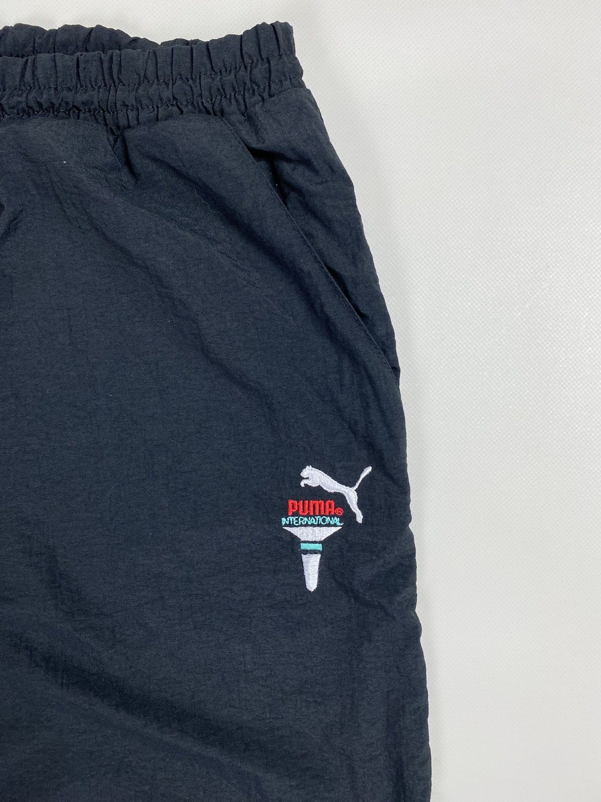 Puma × Vintage Puma International vintage men’s nylon track pants Size US 32 / EU 48 - 8 Thumbnail
