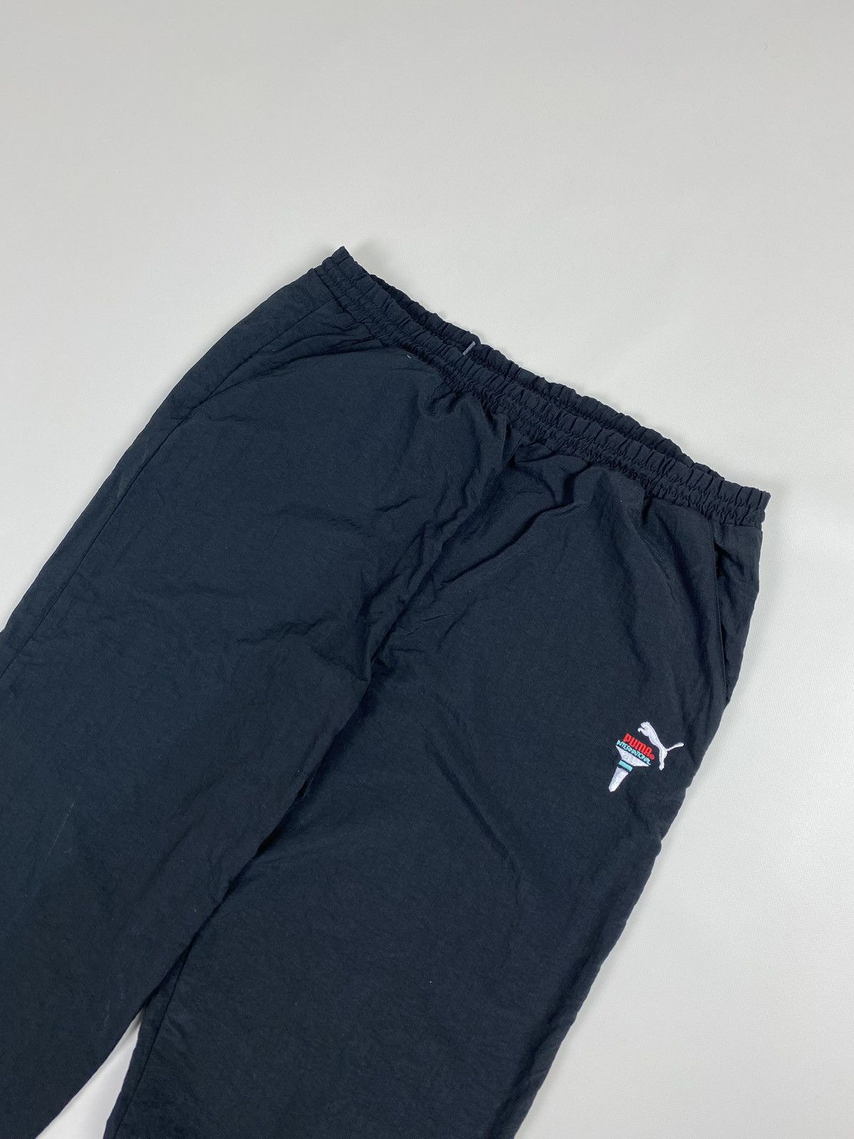 Puma × Vintage Puma International vintage men’s nylon track pants Size US 32 / EU 48 - 4 Thumbnail