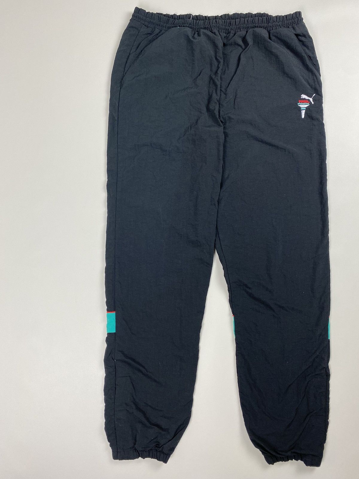 Puma × Vintage Puma International vintage men’s nylon track pants Size US 32 / EU 48 - 2 Thumbnail