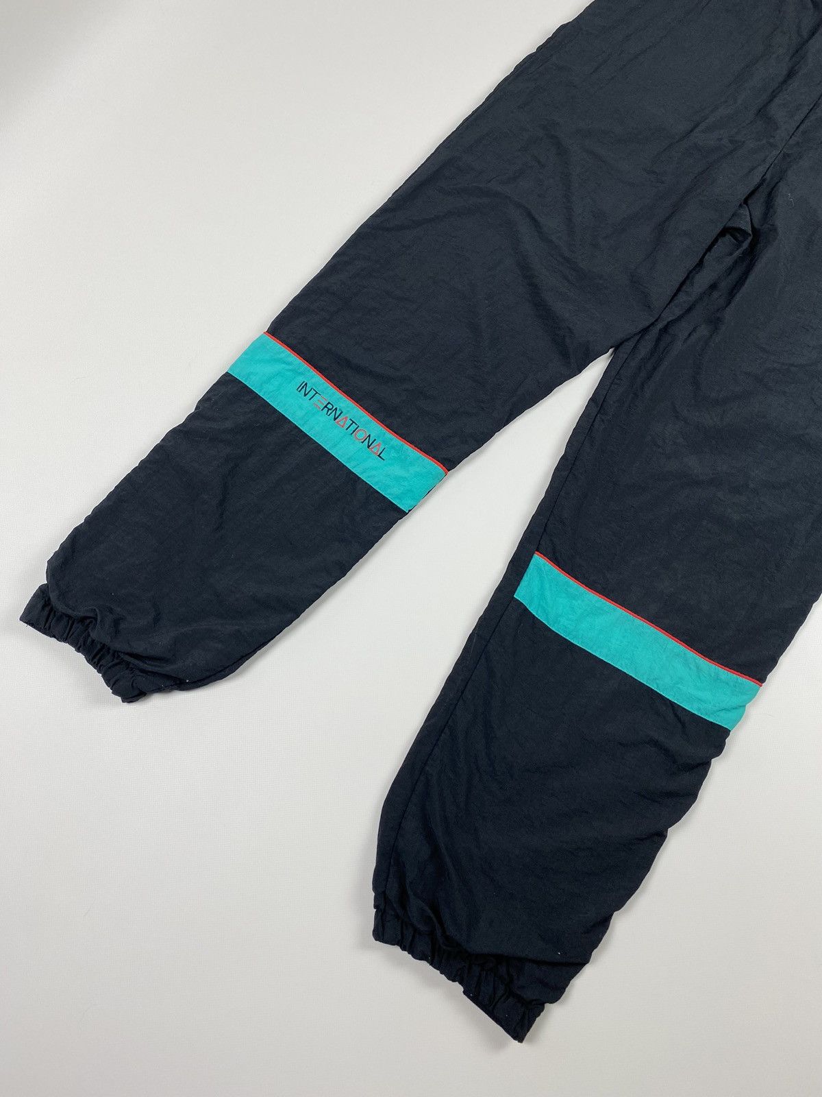 Puma × Vintage Puma International vintage men’s nylon track pants Size US 32 / EU 48 - 18 Thumbnail