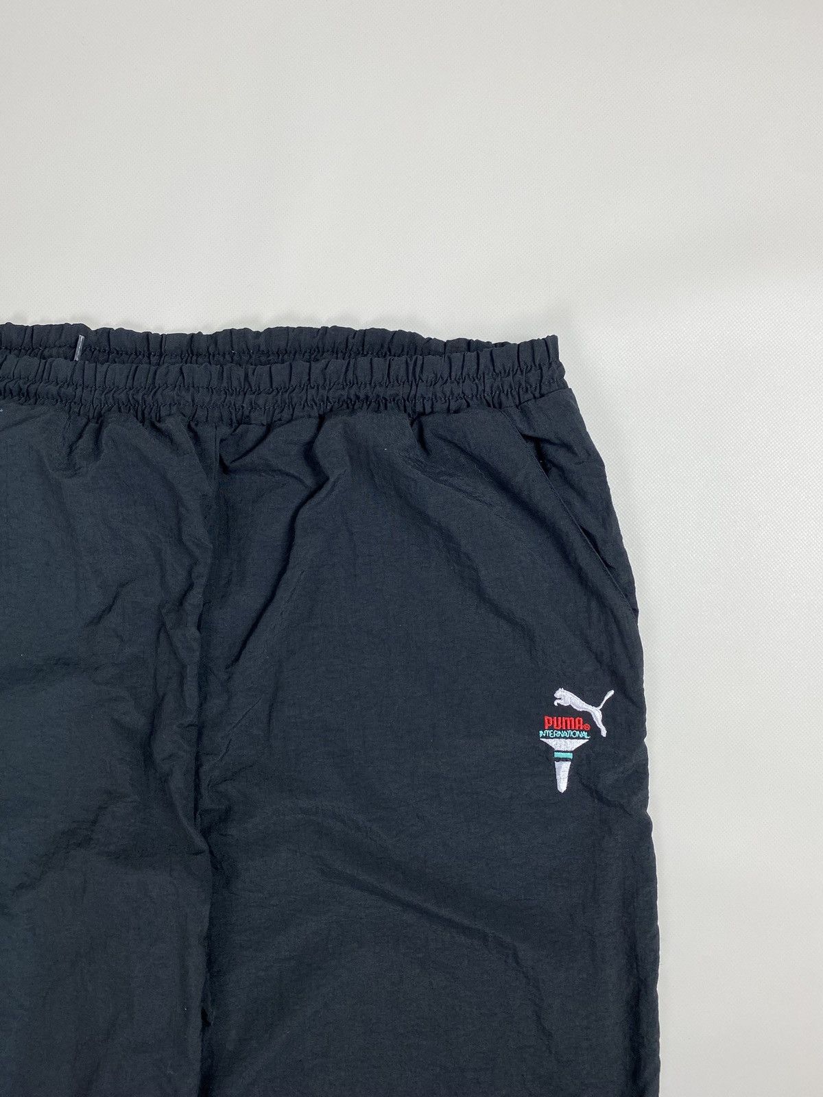 Puma × Vintage Puma International vintage men’s nylon track pants Size US 32 / EU 48 - 7 Thumbnail