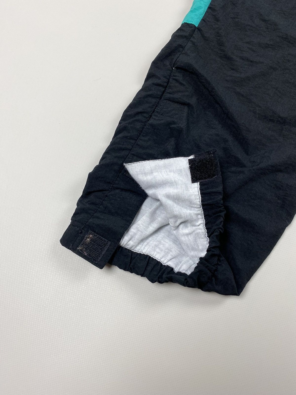 Puma × Vintage Puma International vintage men’s nylon track pants Size US 32 / EU 48 - 11 Thumbnail