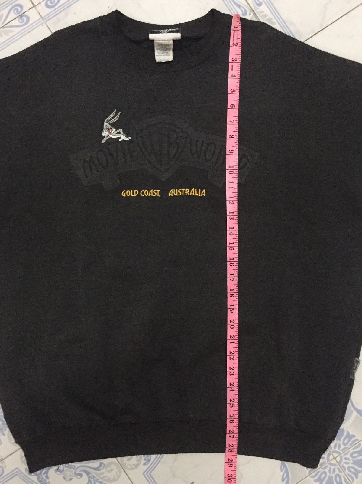Vintage × Warner Bros 90s Vintage Bugs Bunny Movie World Gold Coast Sweatshirt Size US XL / EU 56 / 4 - 18 Thumbnail