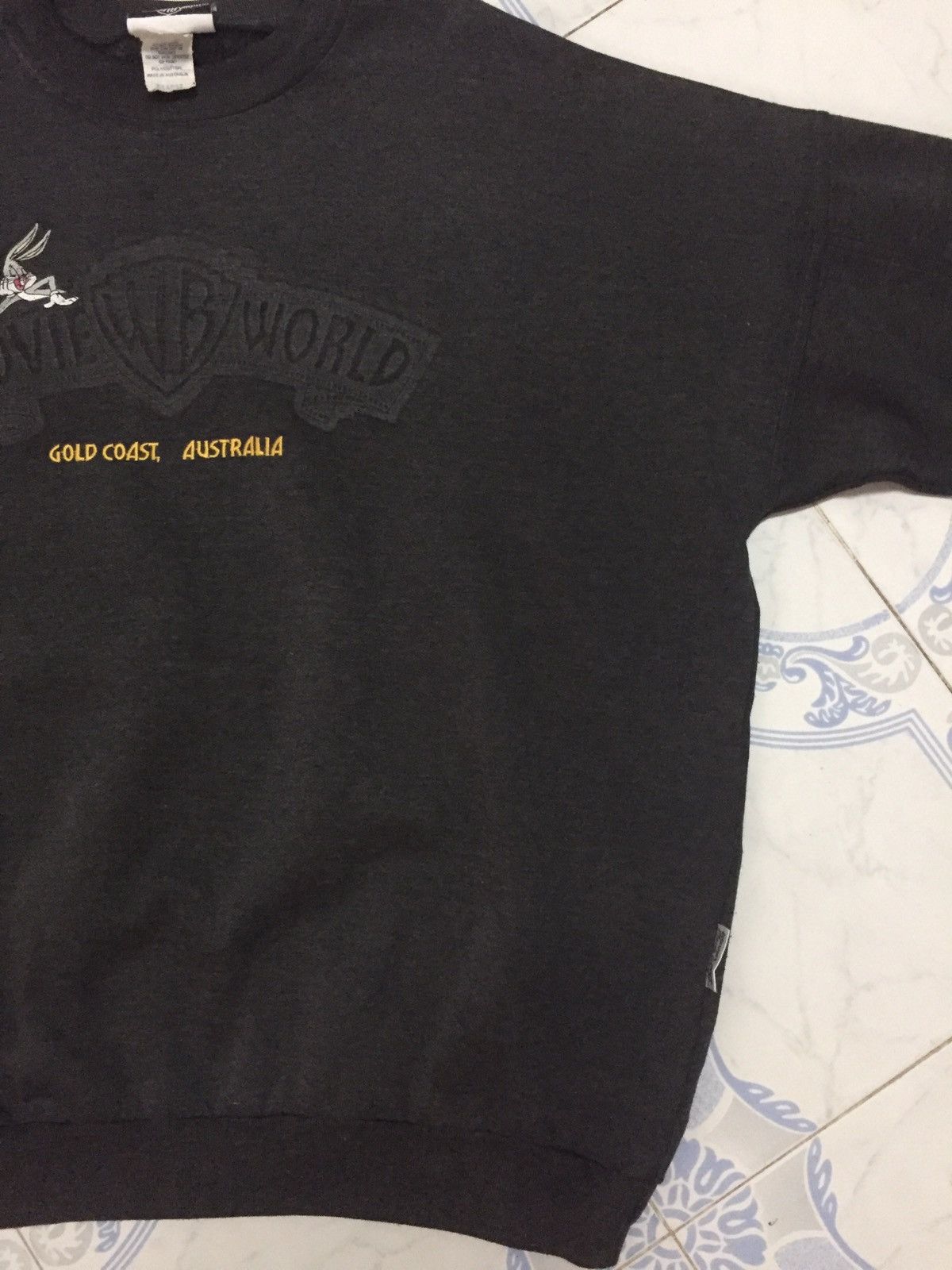 Vintage × Warner Bros 90s Vintage Bugs Bunny Movie World Gold Coast Sweatshirt Size US XL / EU 56 / 4 - 5 Thumbnail