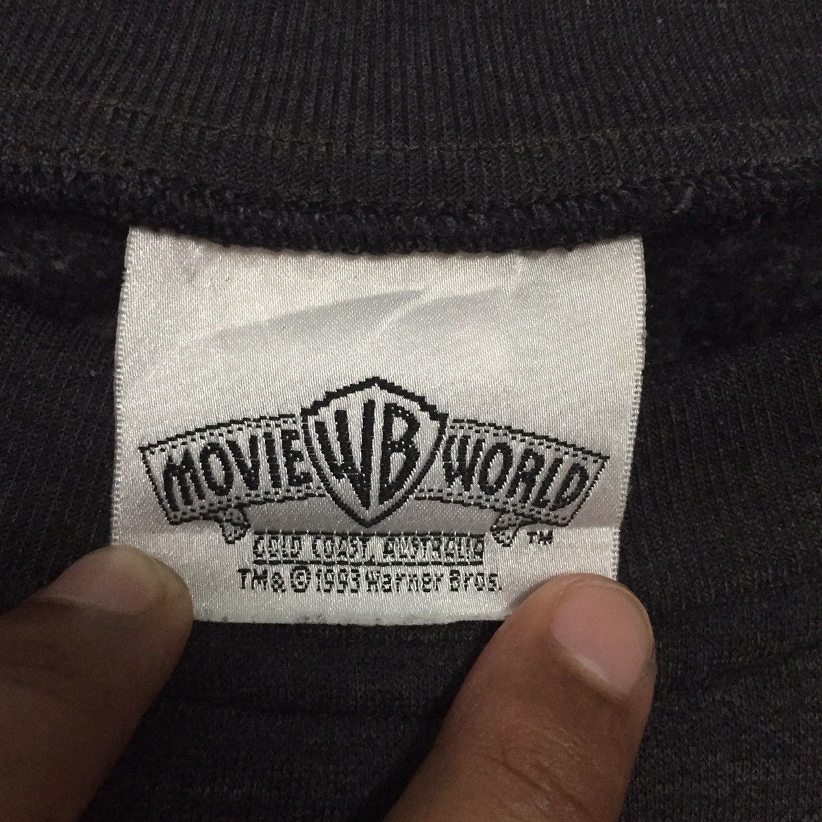 Vintage × Warner Bros 90s Vintage Bugs Bunny Movie World Gold Coast Sweatshirt Size US XL / EU 56 / 4 - 13 Thumbnail